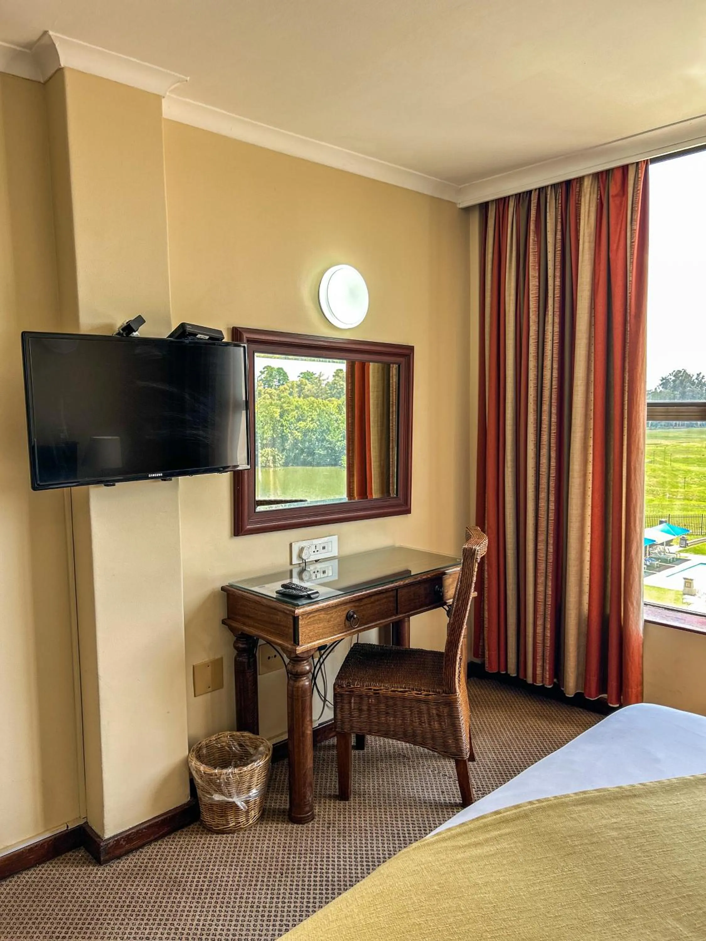 Bedroom, Bed in Riviera on Vaal Resort