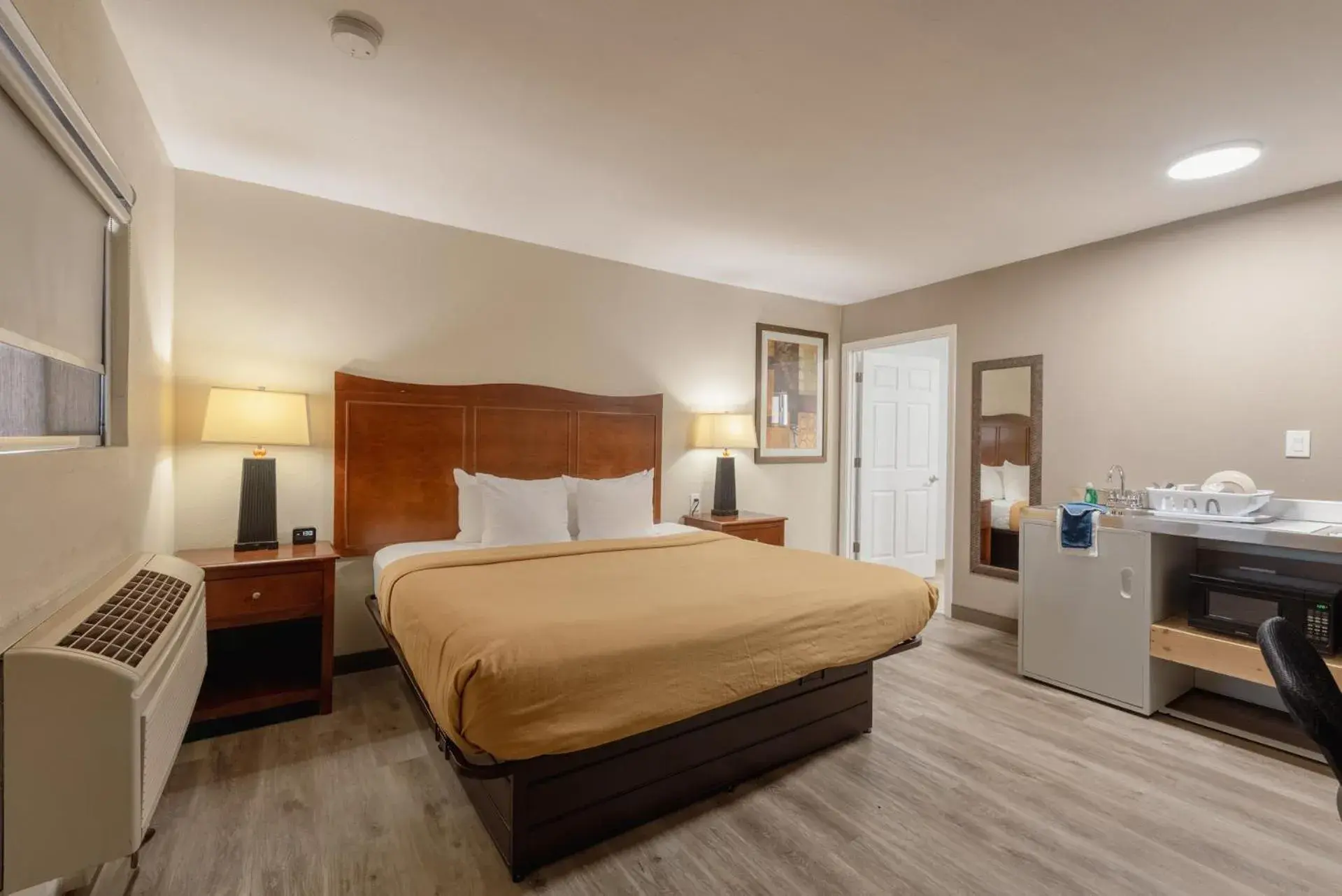 Queen Room - Accessible/Non-Smoking in Suburban Studios near Mesa Verde Queen Room - Accessible/Non-Smoking in Suburban Studios near Mesa Verde