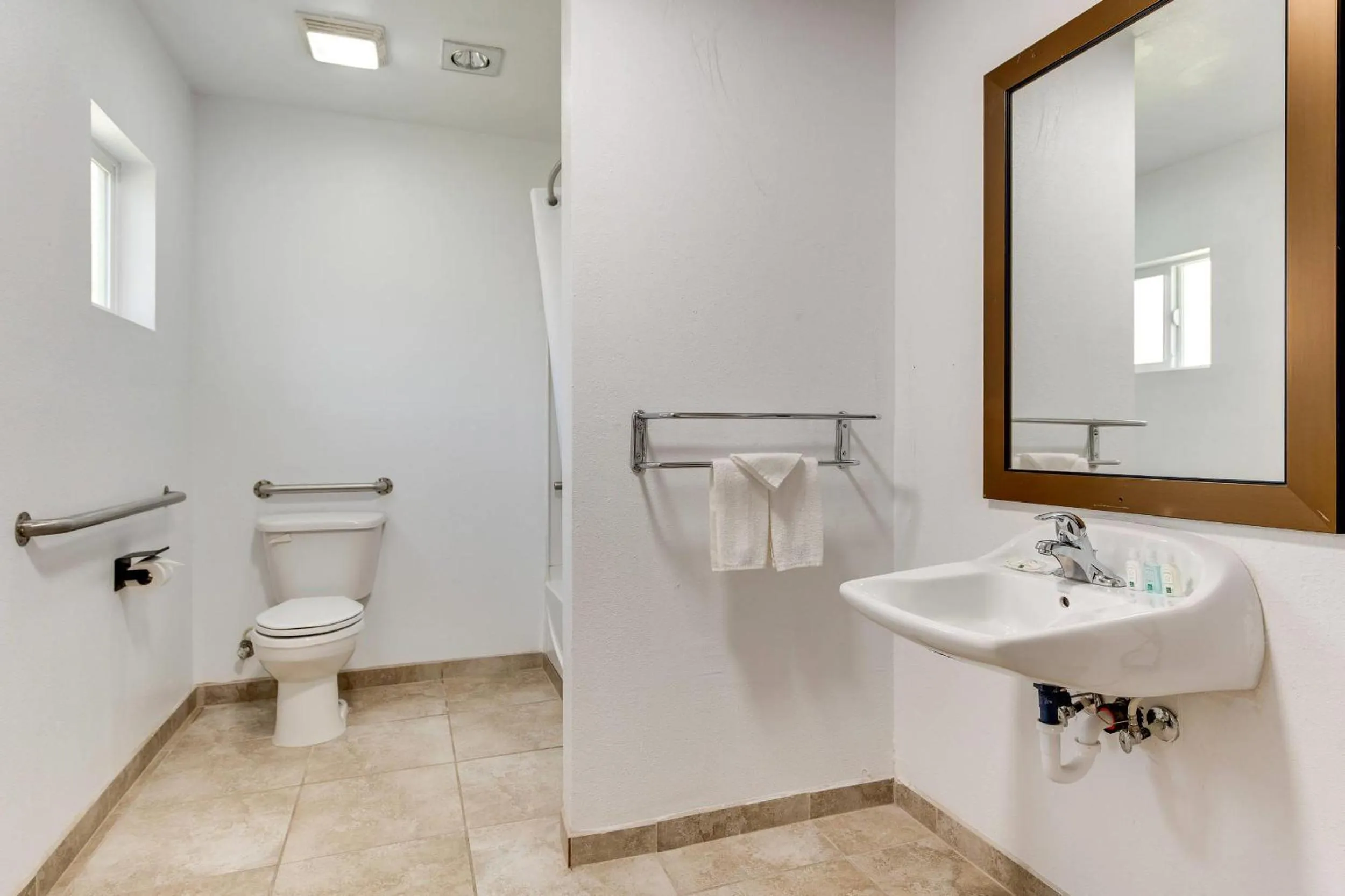 Bedroom in Suburban Studios near Mesa Verde