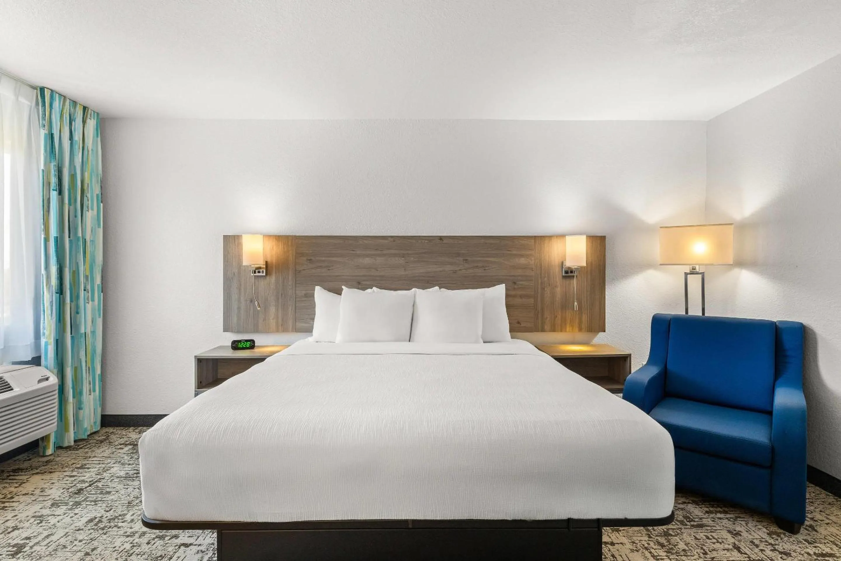 Bedroom, Bed in Quality Inn & Suites Denver International Airport