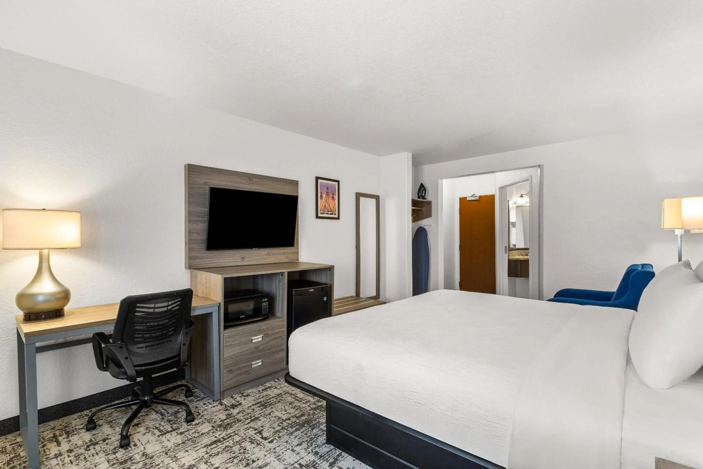 Bedroom, Bed in Quality Inn & Suites Denver International Airport