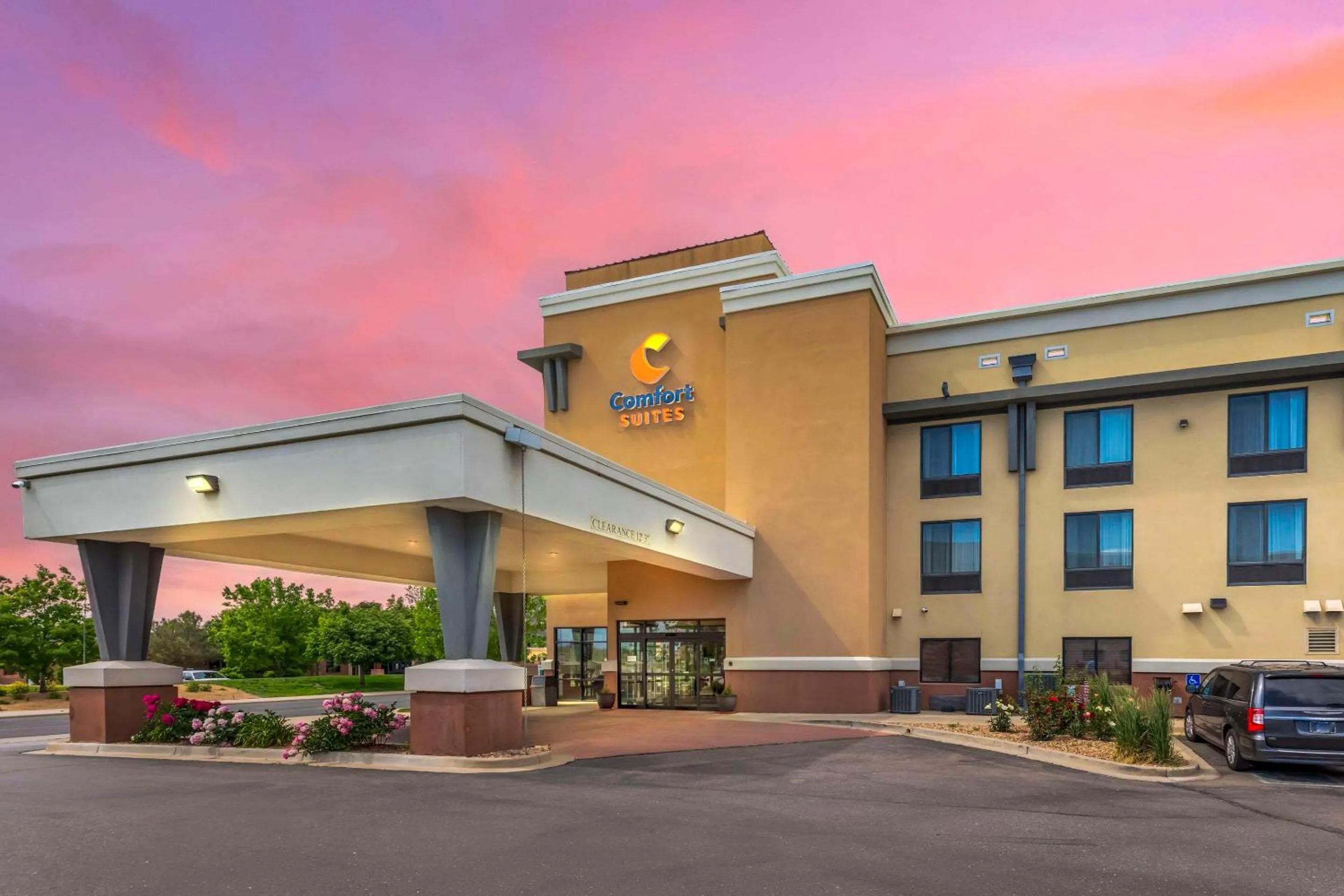 Property building in Comfort Suites Longmont