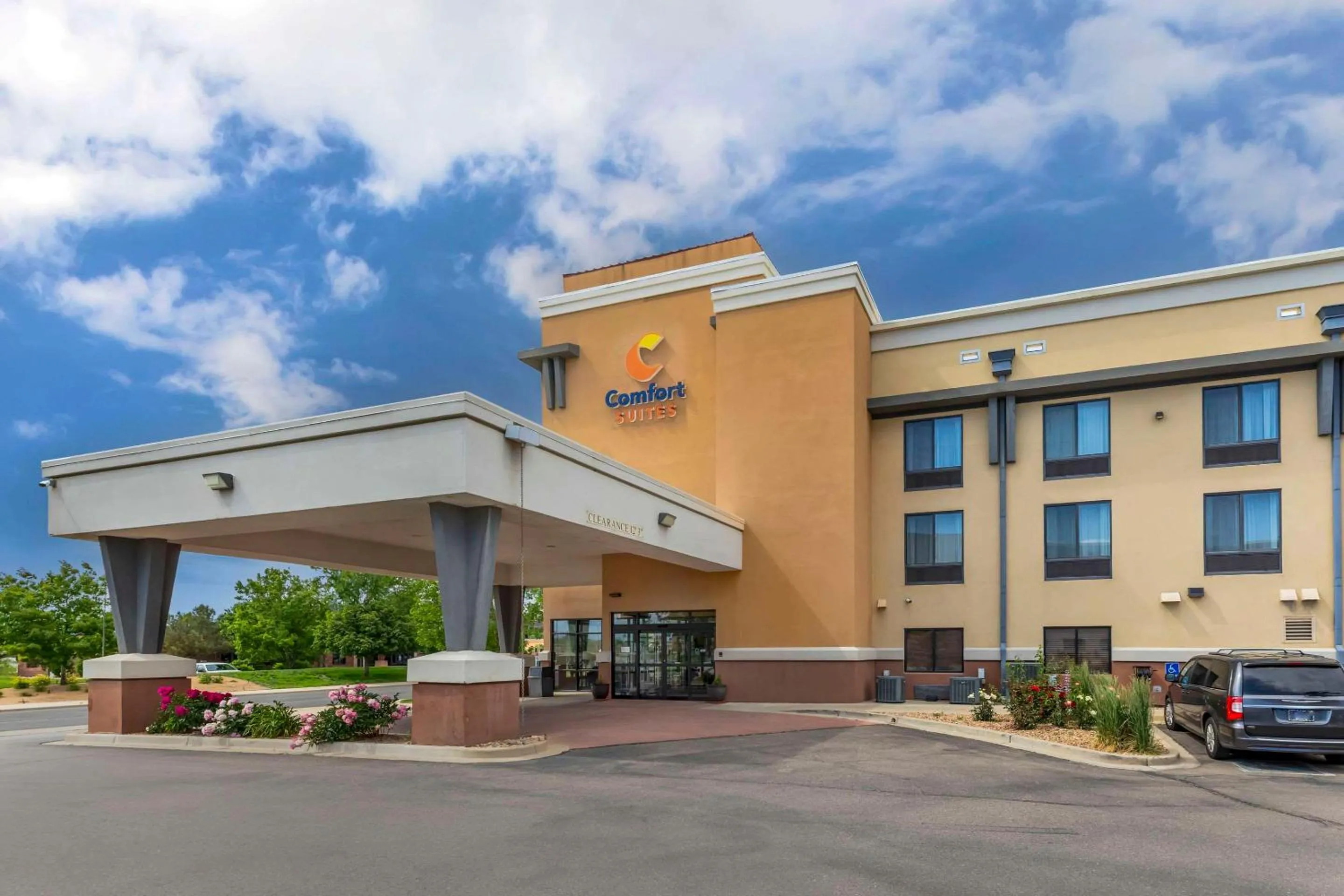 Property building in Comfort Suites Longmont