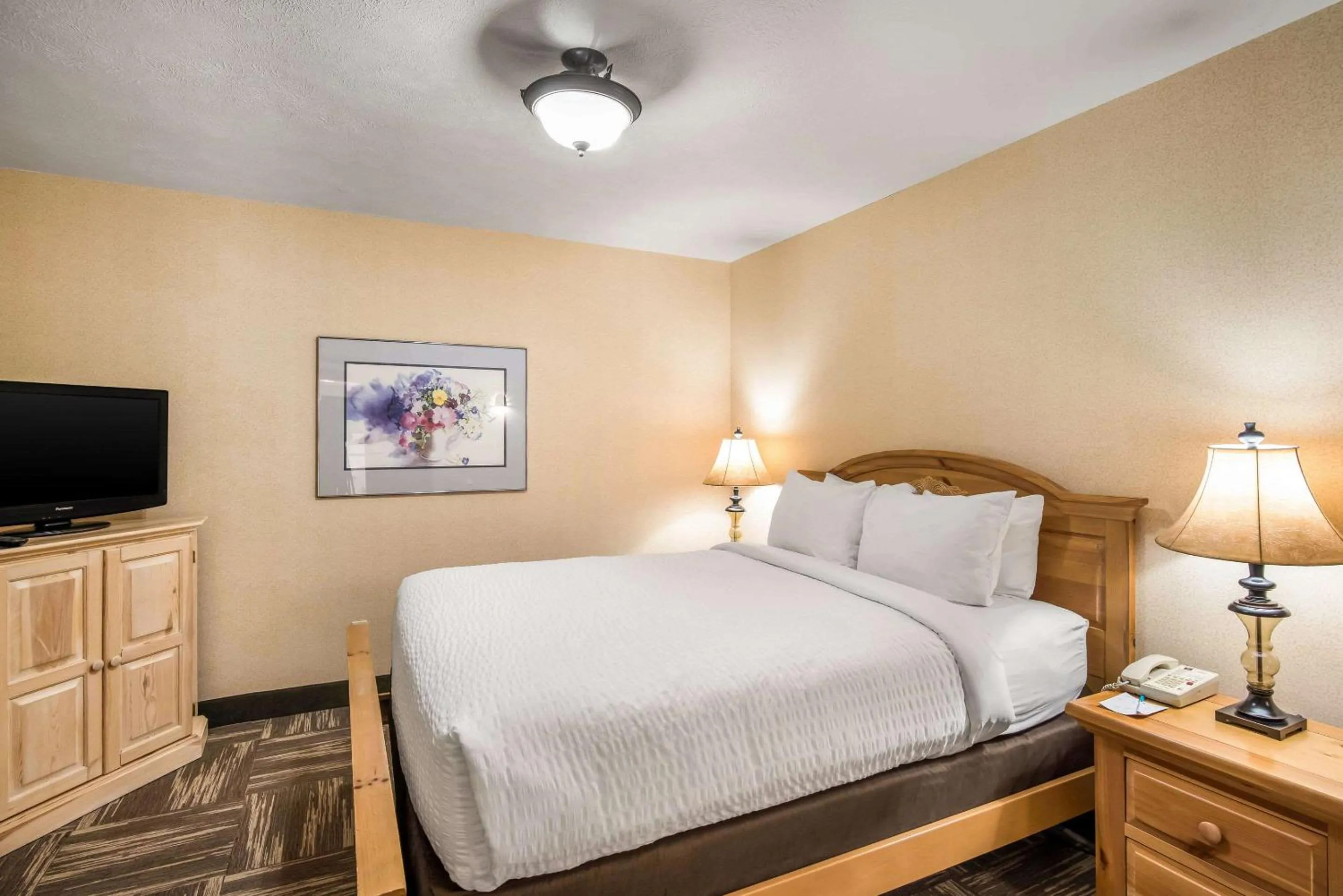 Bedroom, Bed in Clarion Inn Grand Junction Airport