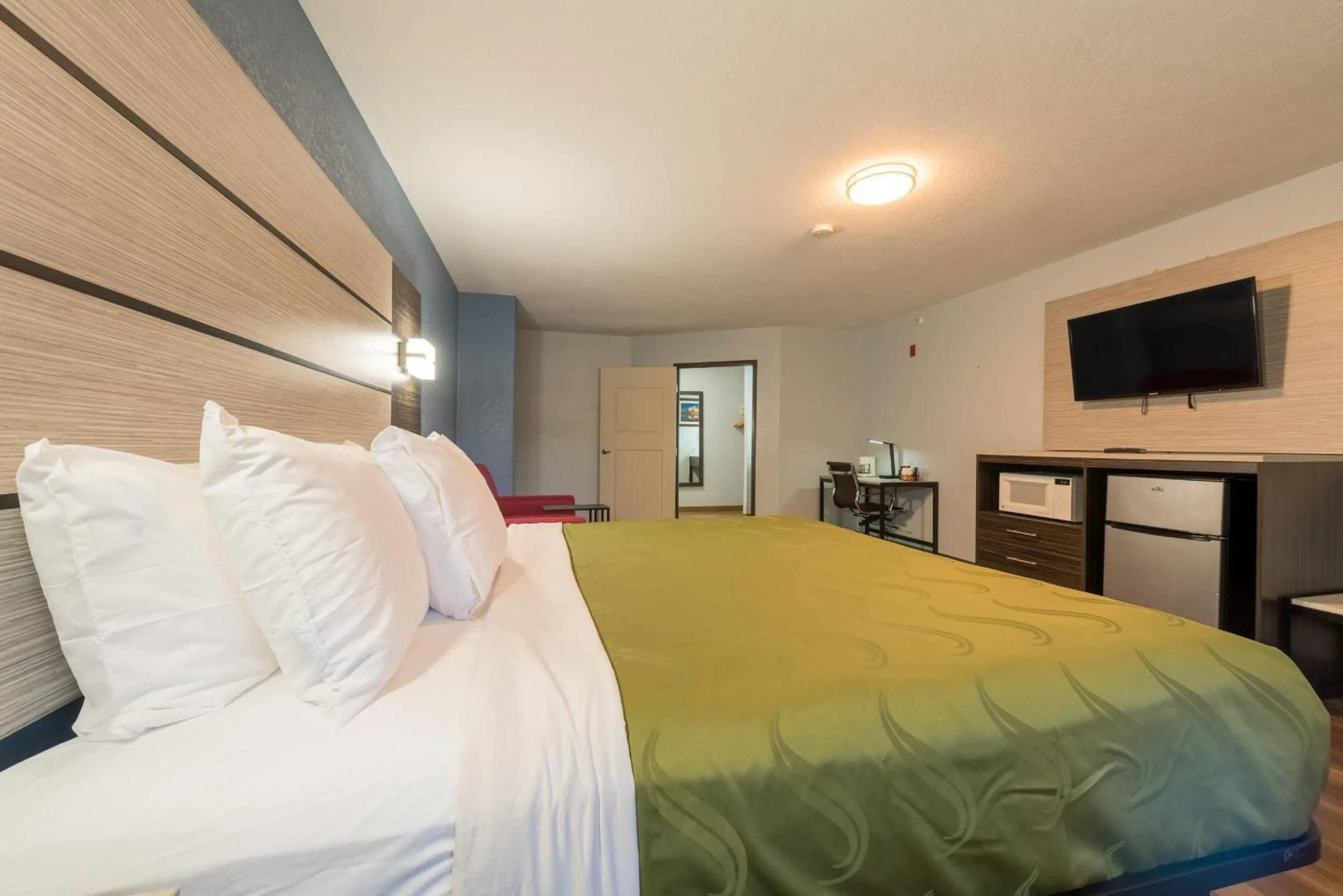 Bedroom, Bed in Quality Inn & Suites Manitou Springs at Pikes Peak