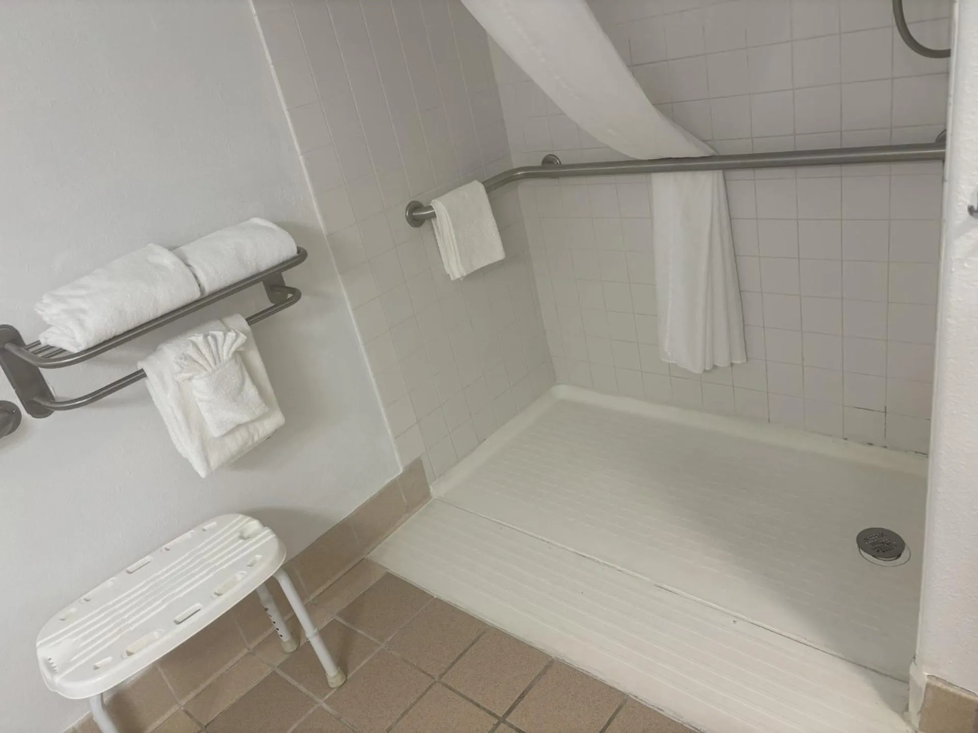 Shower in Quality Inn & Suites Lakewood - Denver Southwest