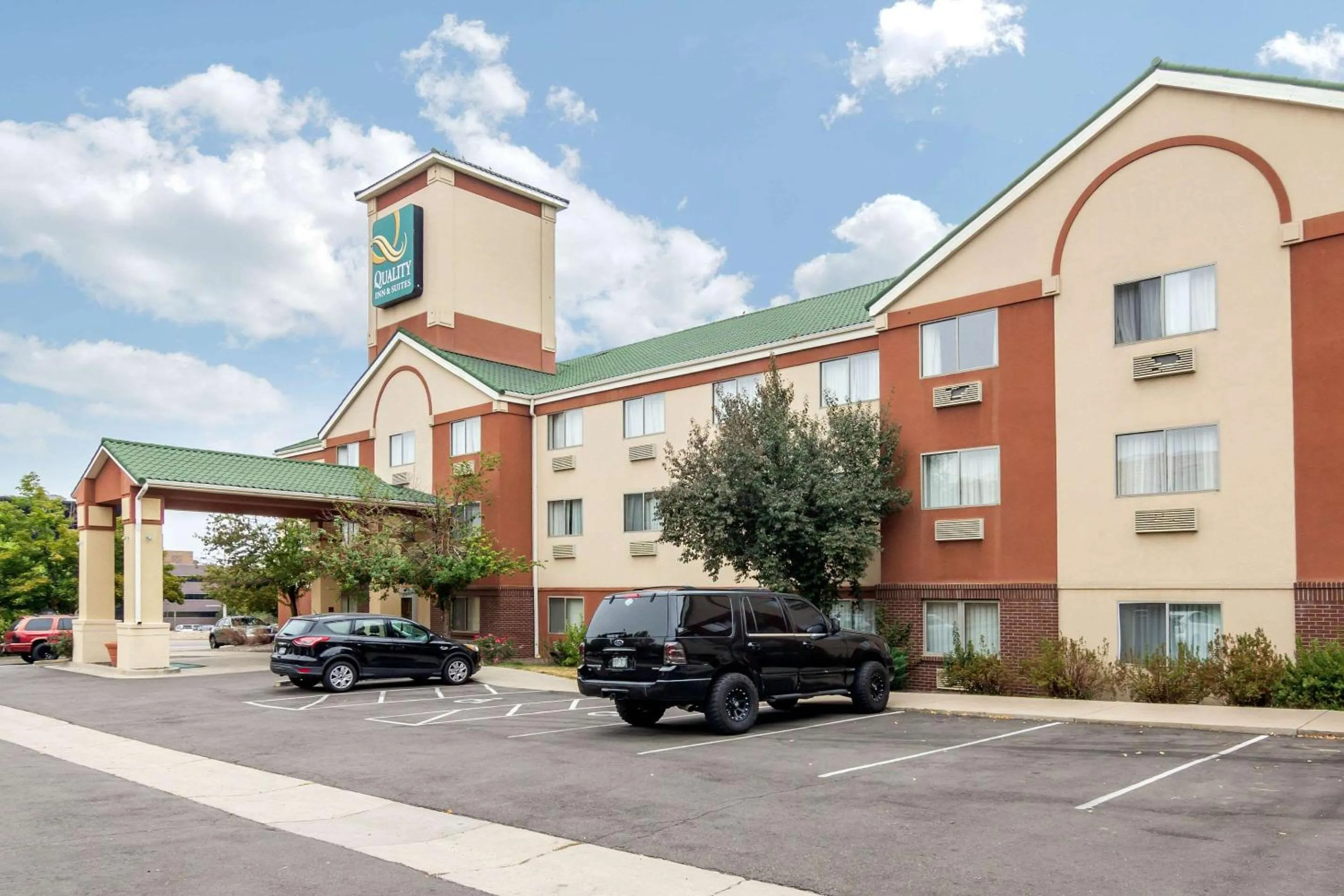 Property building in Quality Inn & Suites Lakewood - Denver Southwest