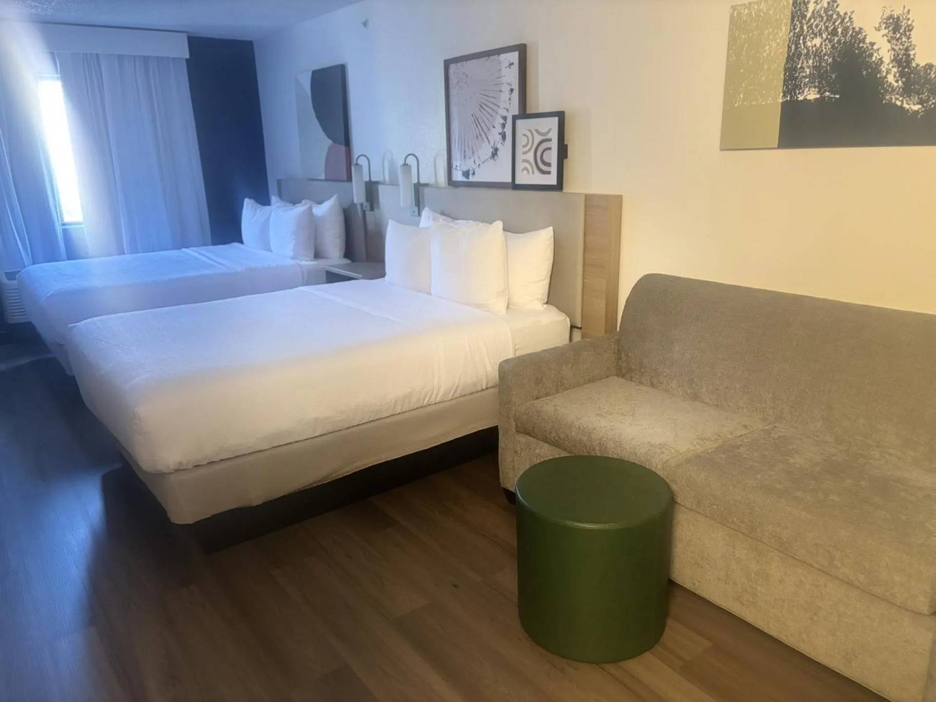 Bedroom, Bed in Spark by Hilton Lakewood Denver Southwest