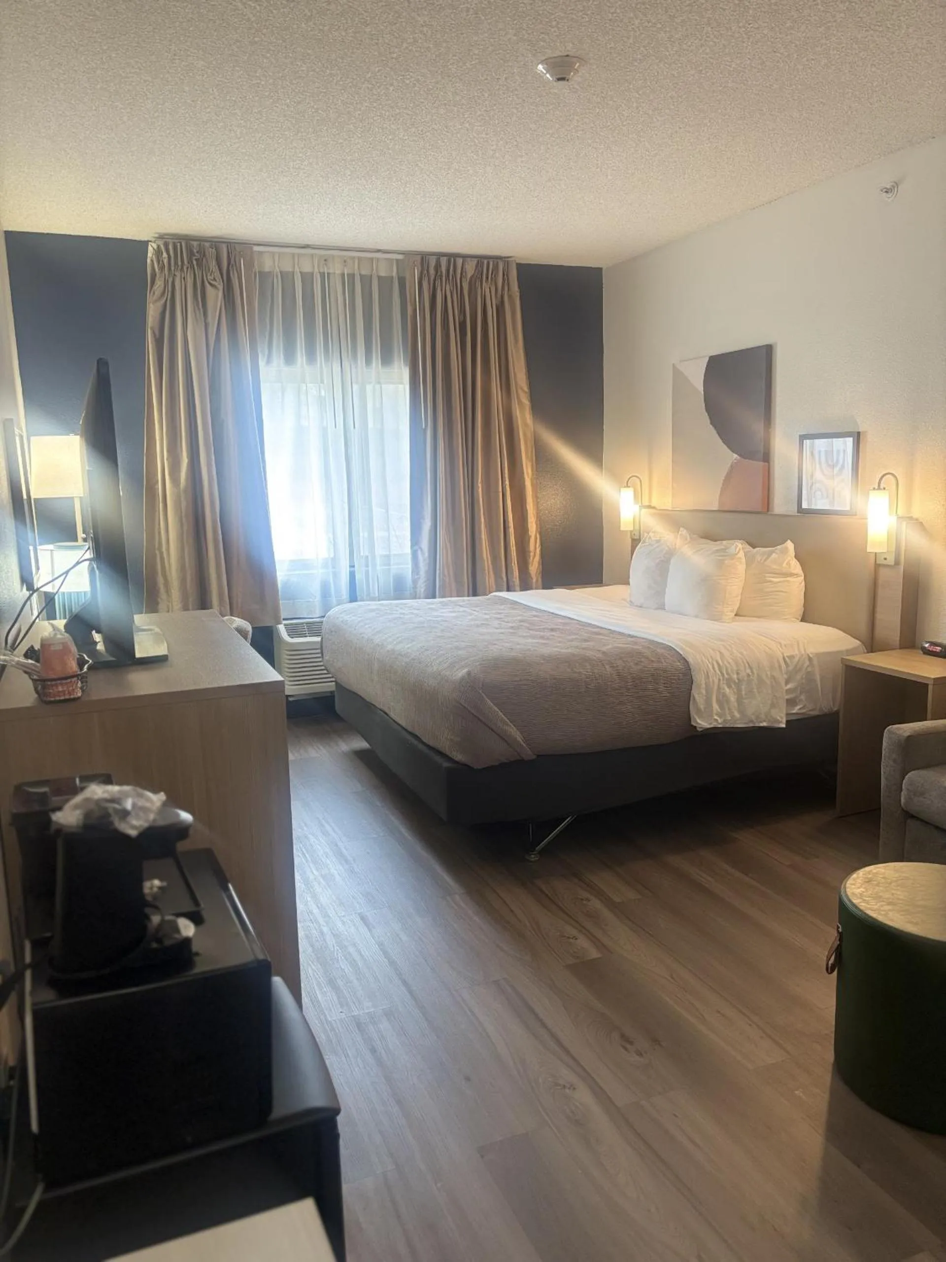 Bed in Quality Inn & Suites Lakewood - Denver Southwest