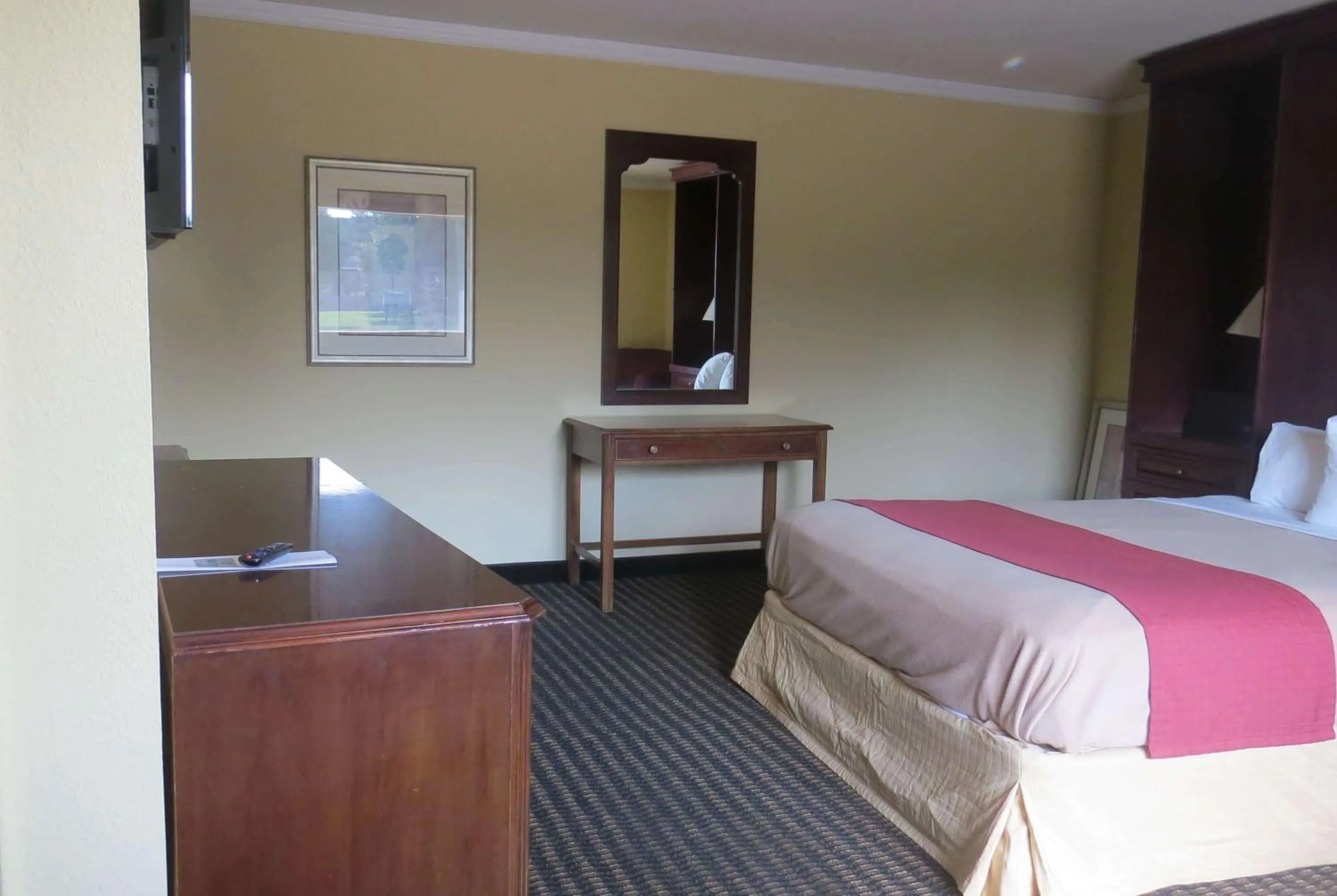 Photo of the whole room in Travelodge by Wyndham Stratton