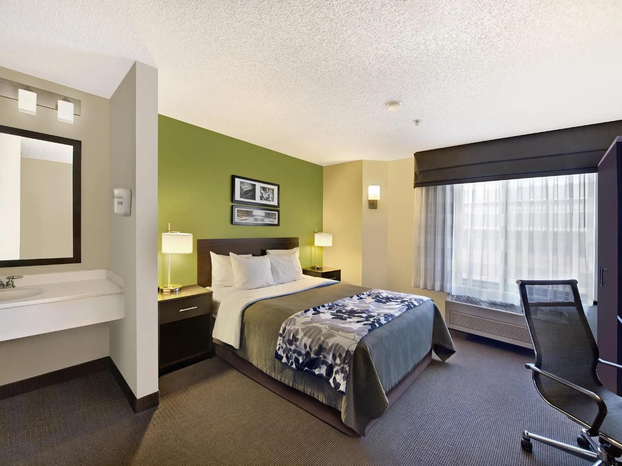 Bathroom, Bed in Baymont by Wyndham Fort Collins