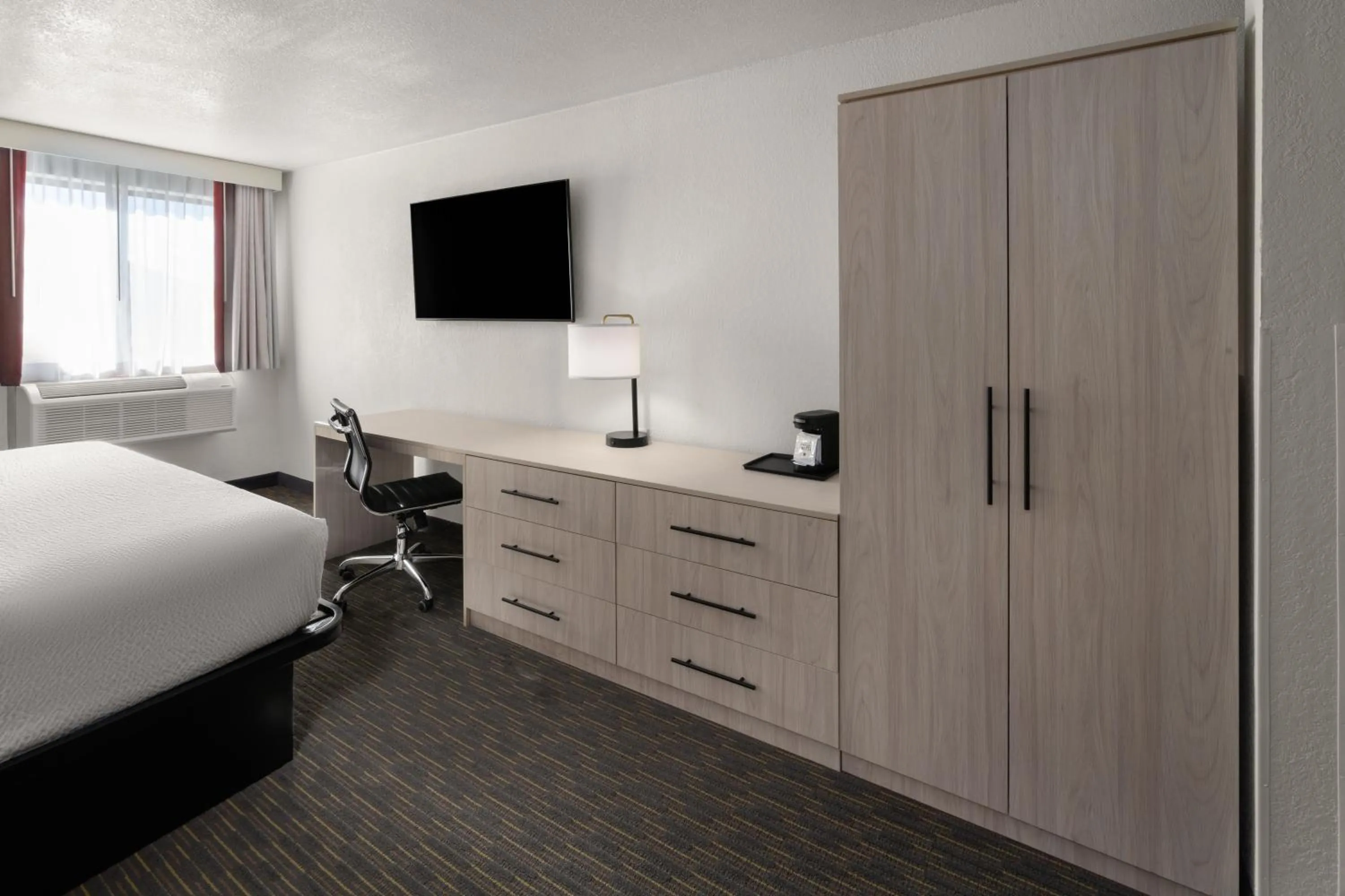 Bed in SYLO Hotel Denver Airport, a Ramada by Wyndham