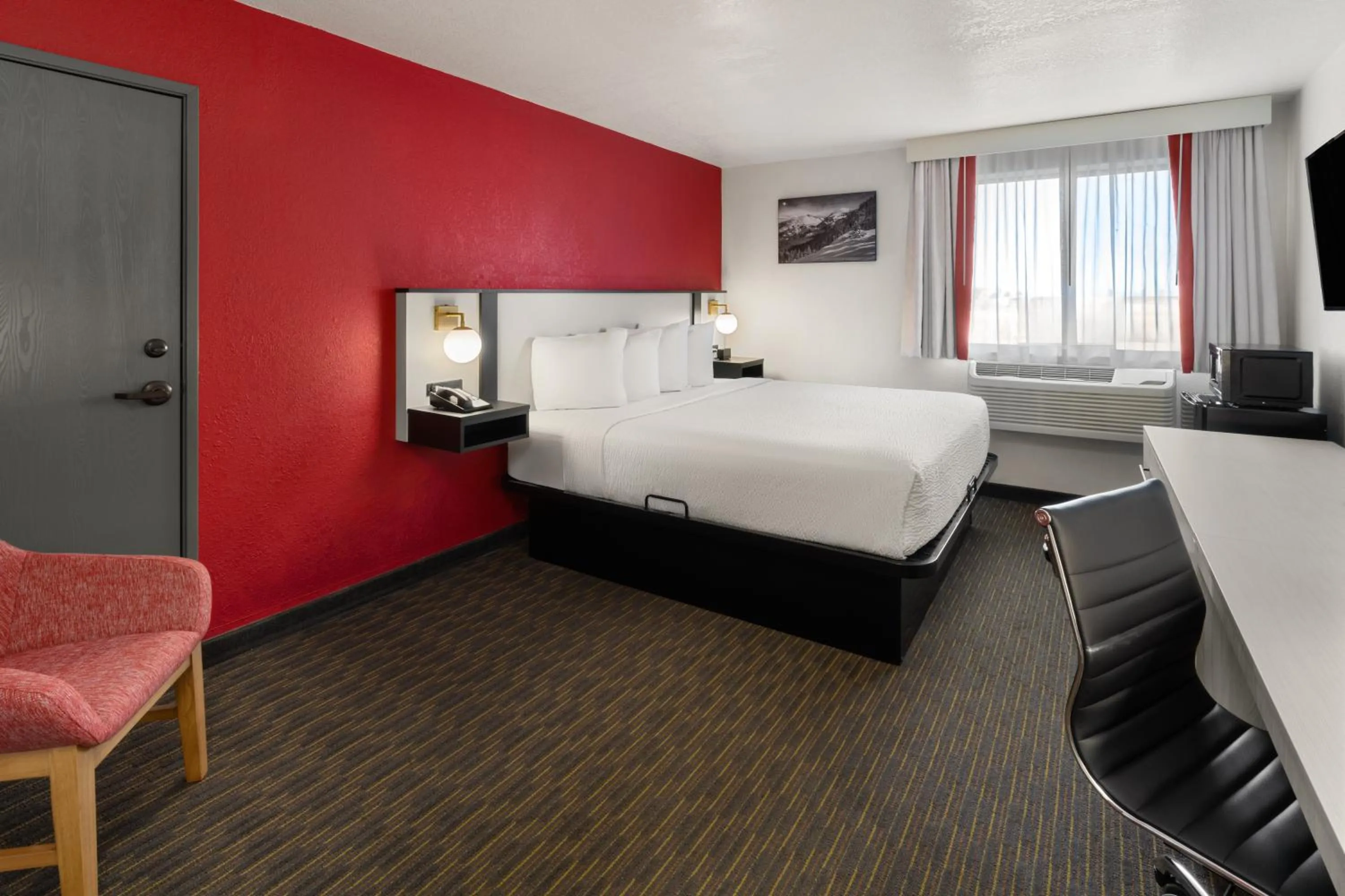 Bed in SYLO Hotel Denver Airport, a Ramada by Wyndham