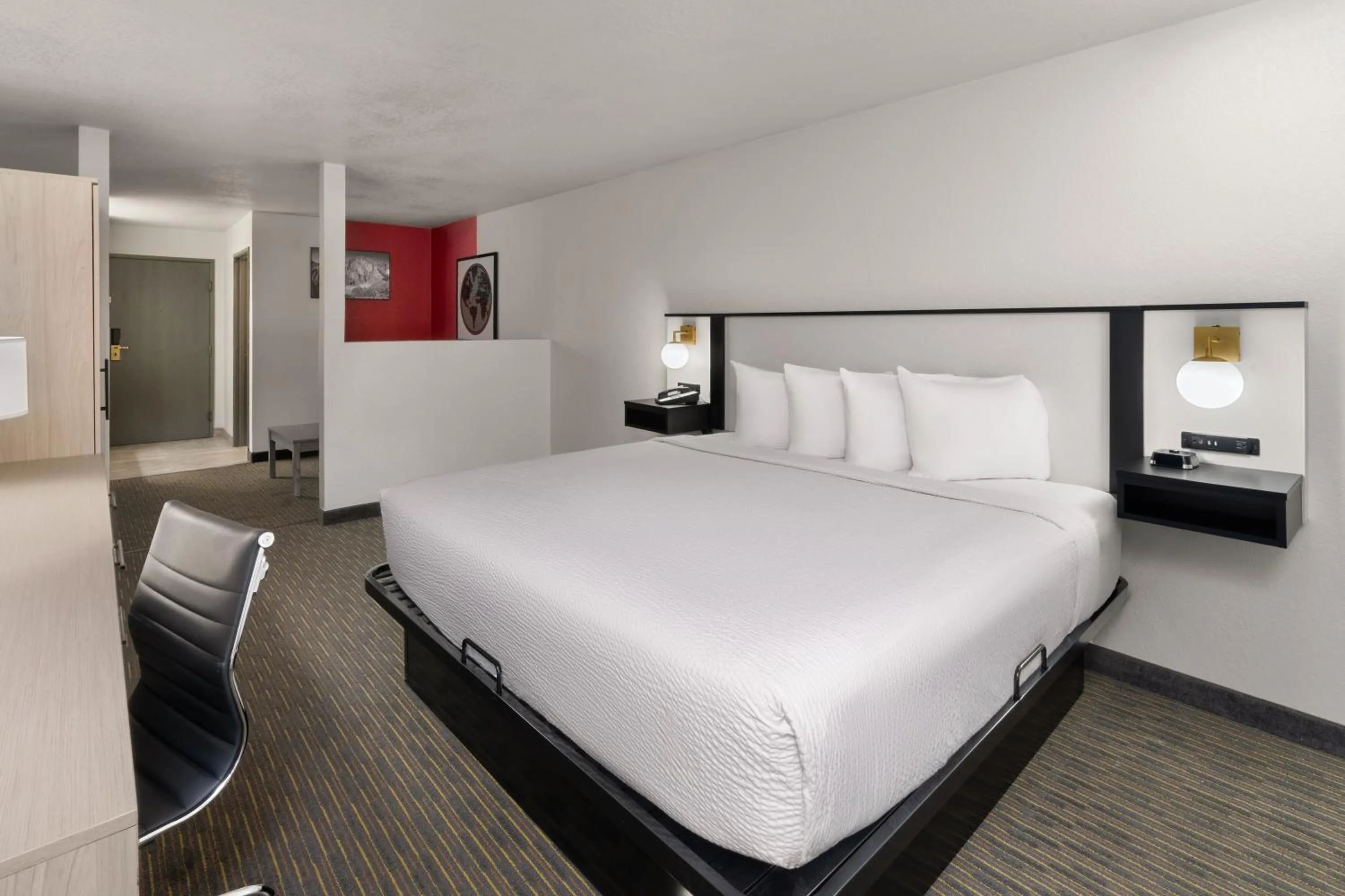 Bed in SYLO Hotel Denver Airport, a Ramada by Wyndham