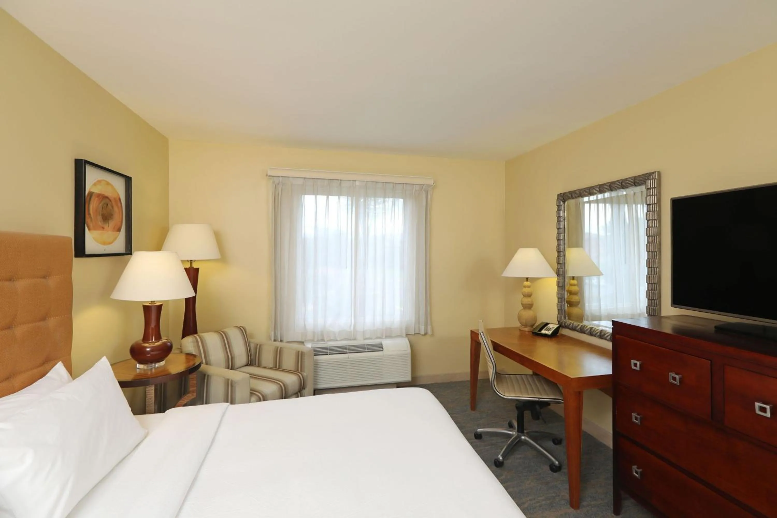 Photo of the whole room, Bed in Four Points by Sheraton San Jose Costa Rica