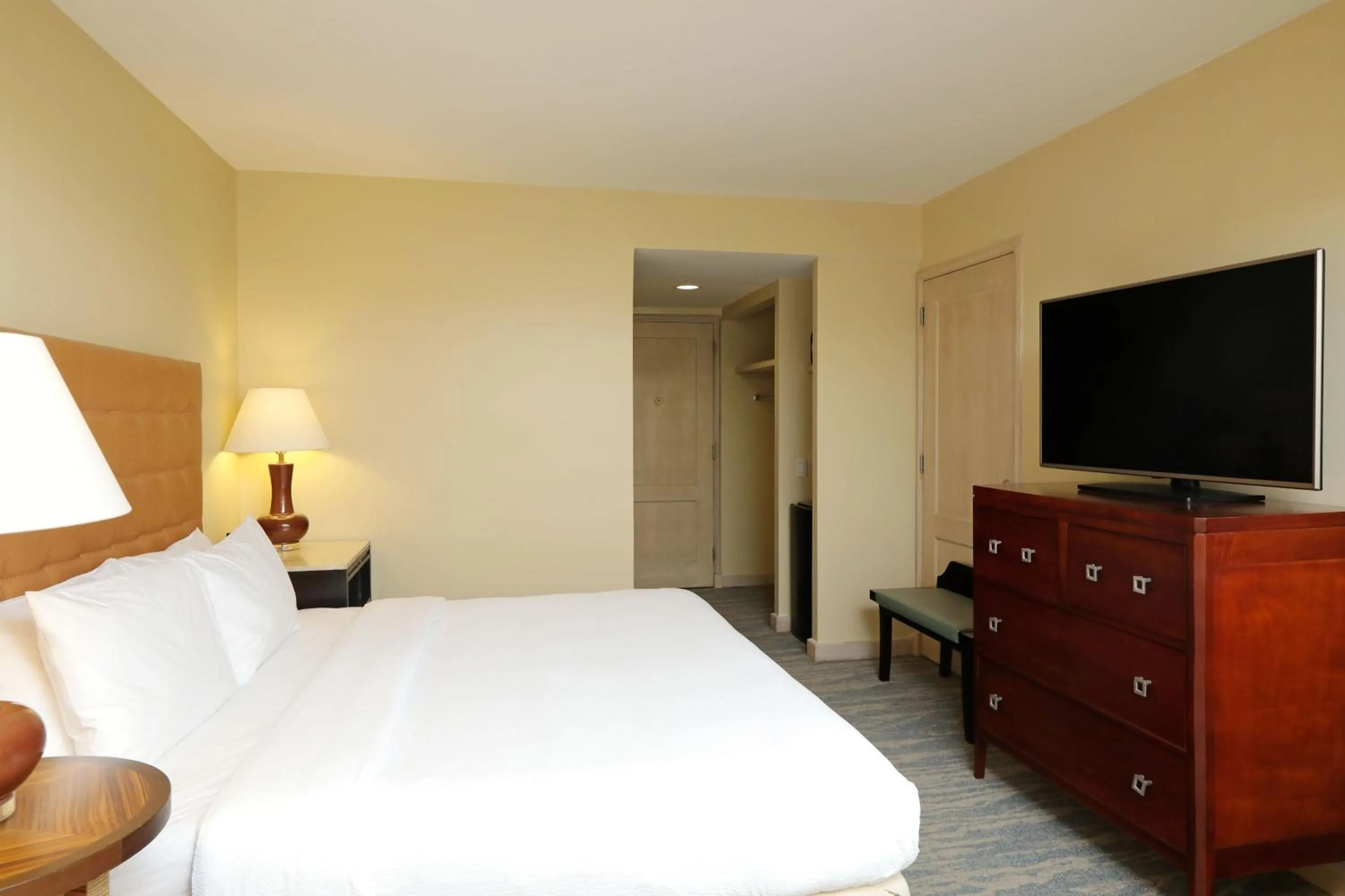 Photo of the whole room, Bed in Four Points by Sheraton San Jose Costa Rica