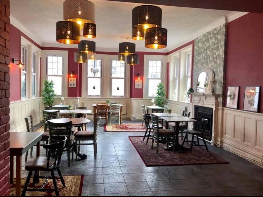 Restaurant/places to eat in The Newbridge Hotel