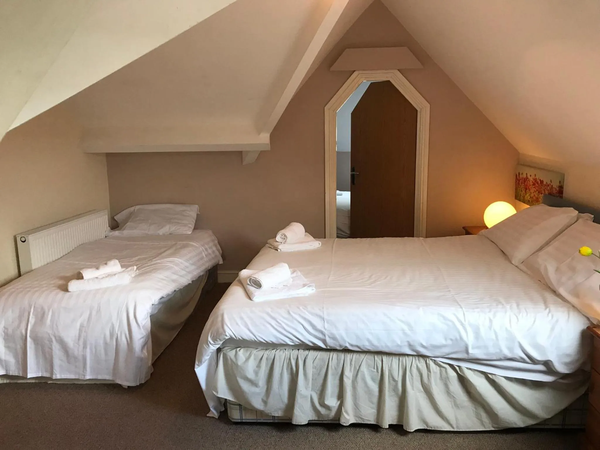 Photo of the whole room in The Newbridge Hotel