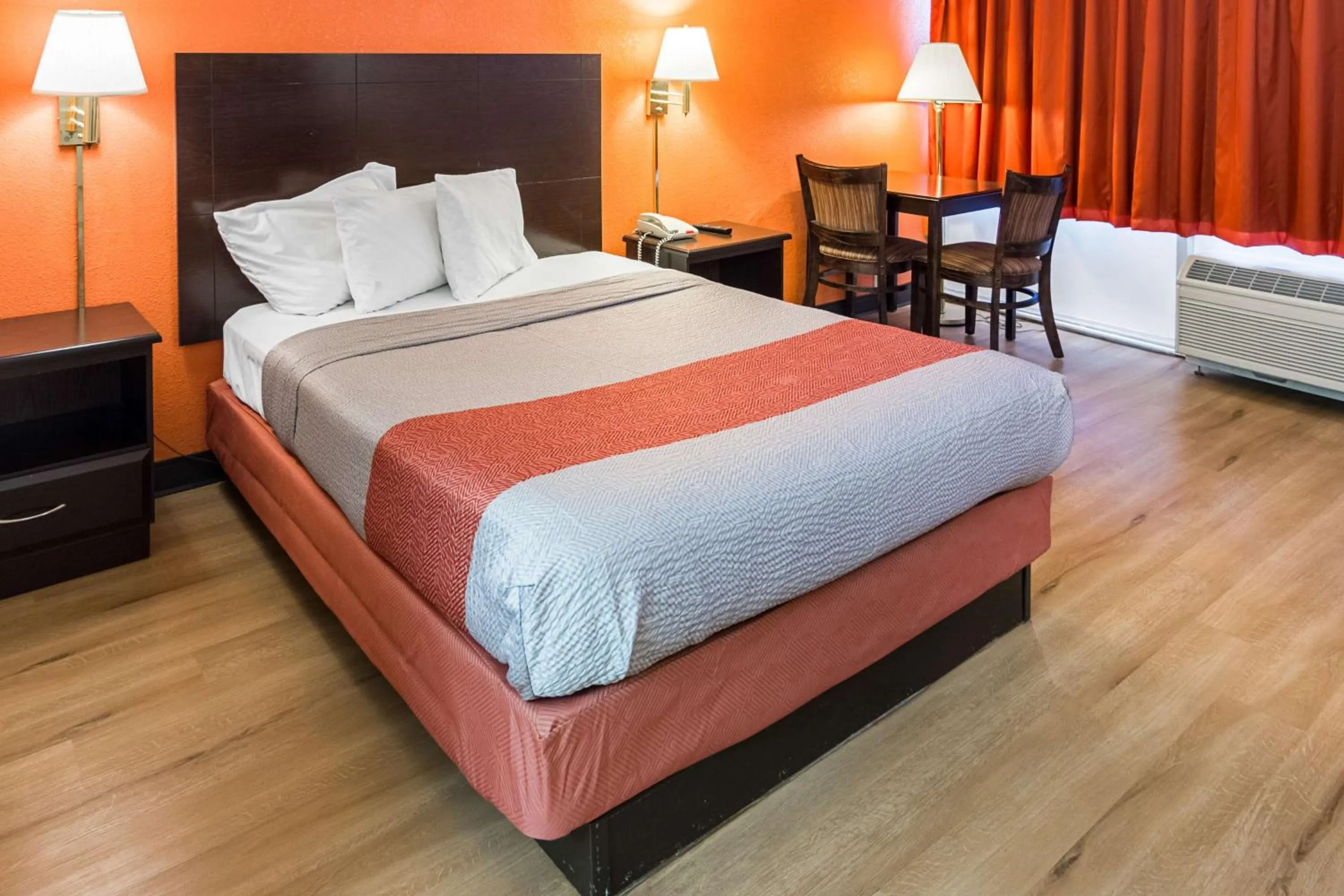 Bedroom, Bed in Motel 6-Groton, CT - Casinos nearby