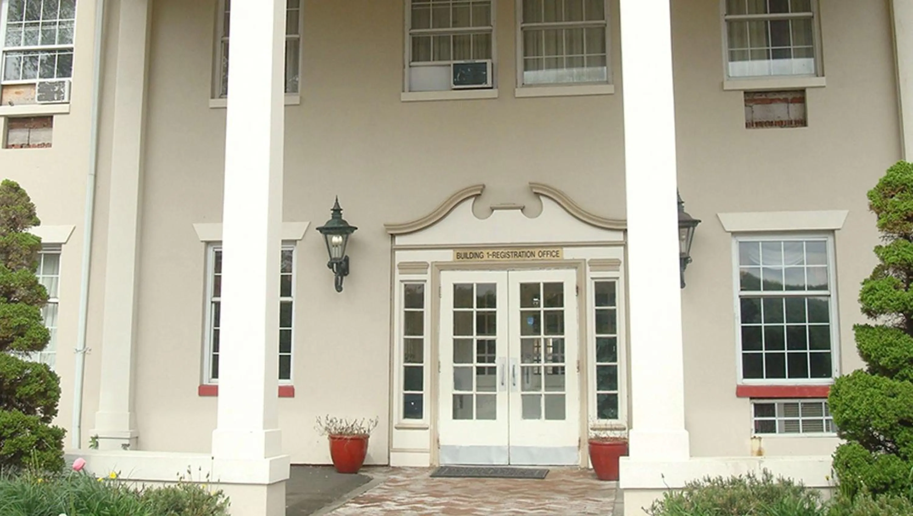 Property building in New Haven Inn