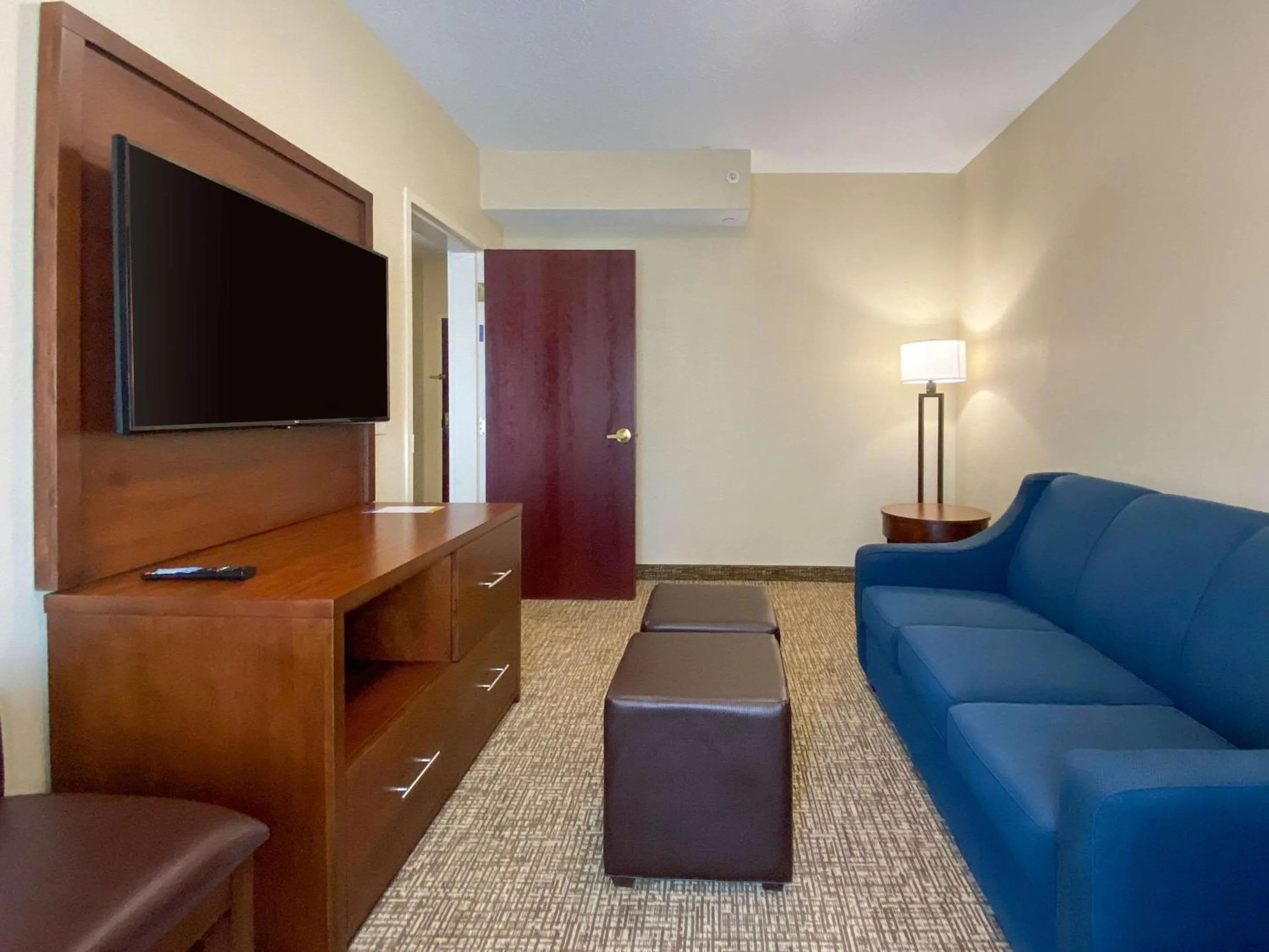 Bedroom in Comfort Inn East Windsor - Springfield