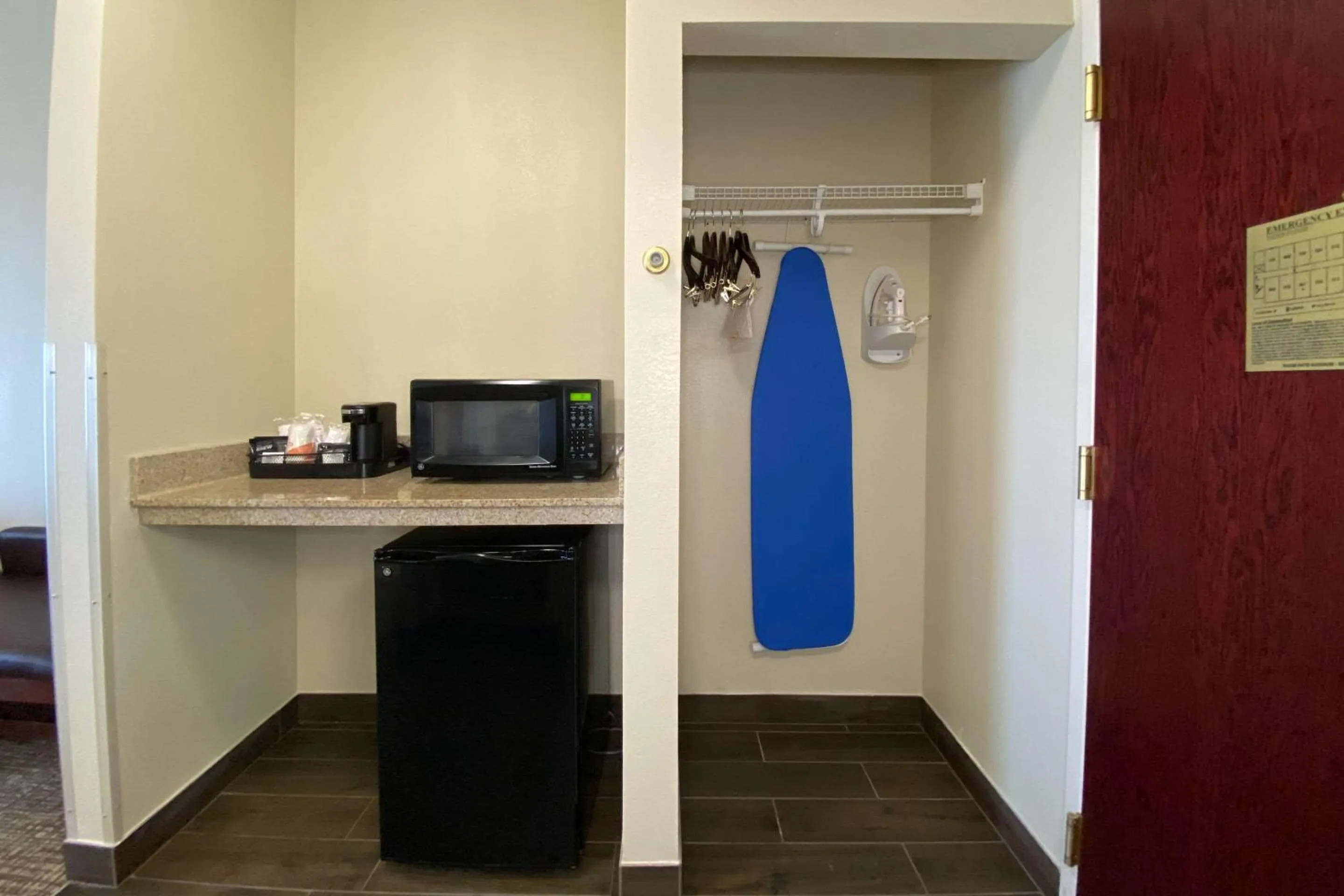 Bedroom in Comfort Inn East Windsor - Springfield