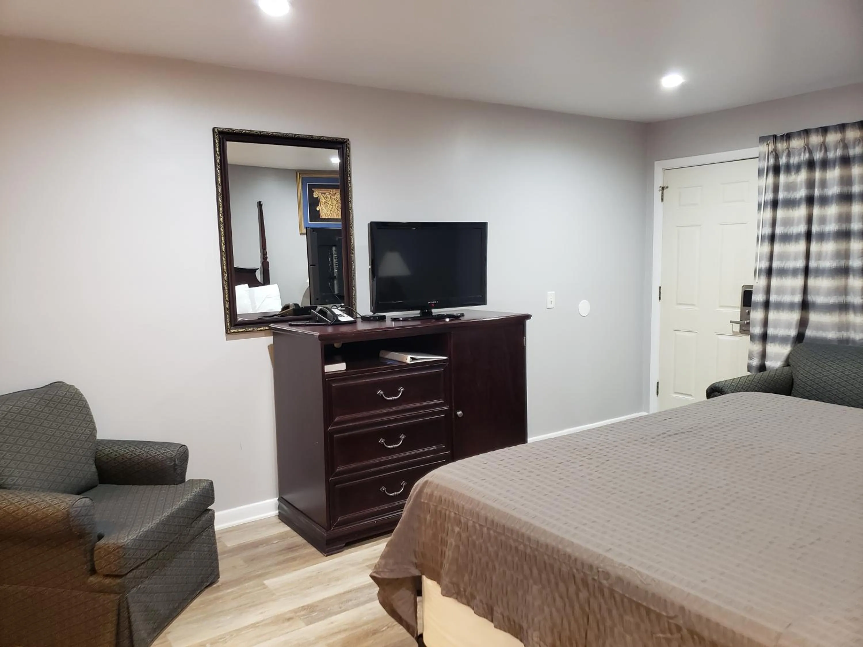 Bed in Rodeway Inn Waterford - New London