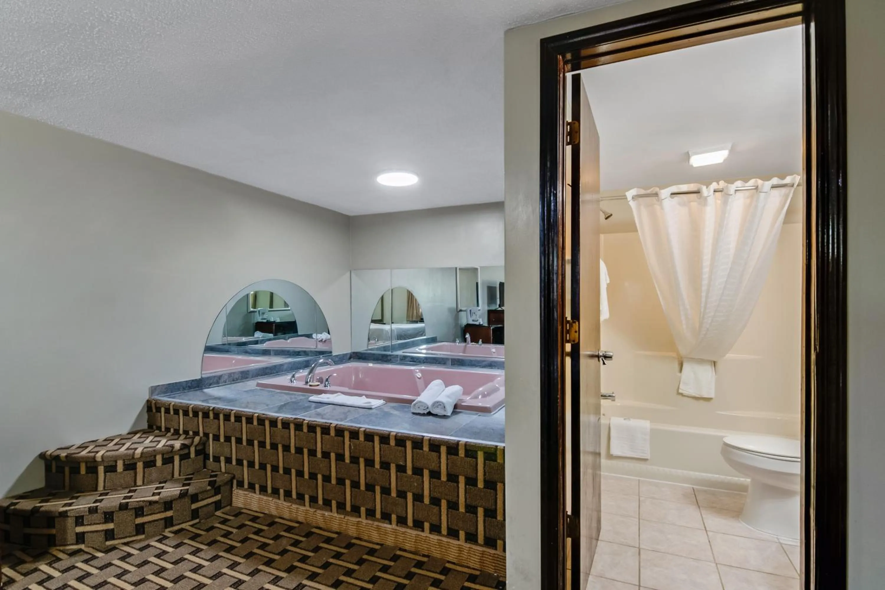 Hot Tub in Americas Best Value Inn Torrington, CT