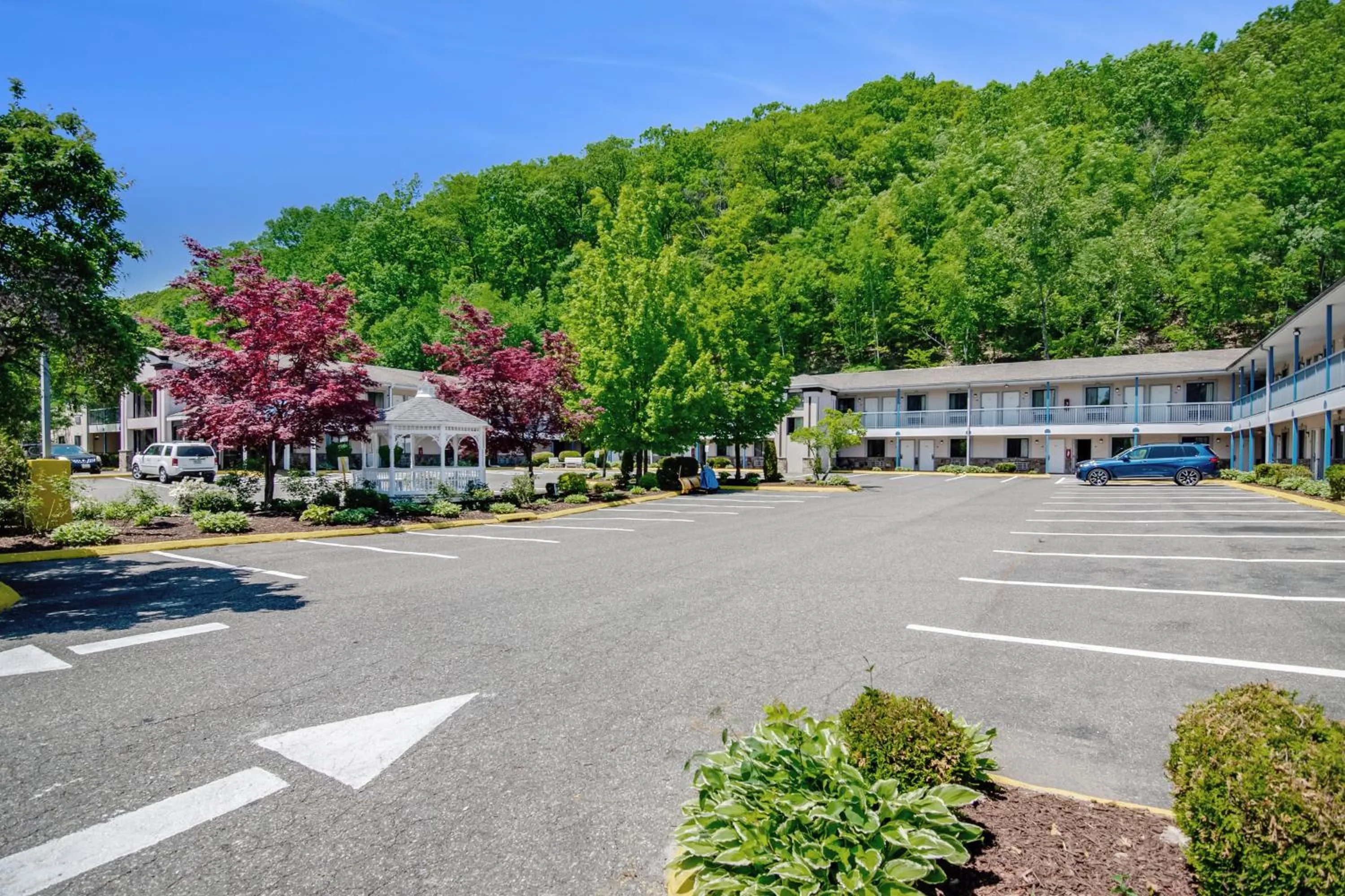 Property building in Americas Best Value Inn Torrington, CT