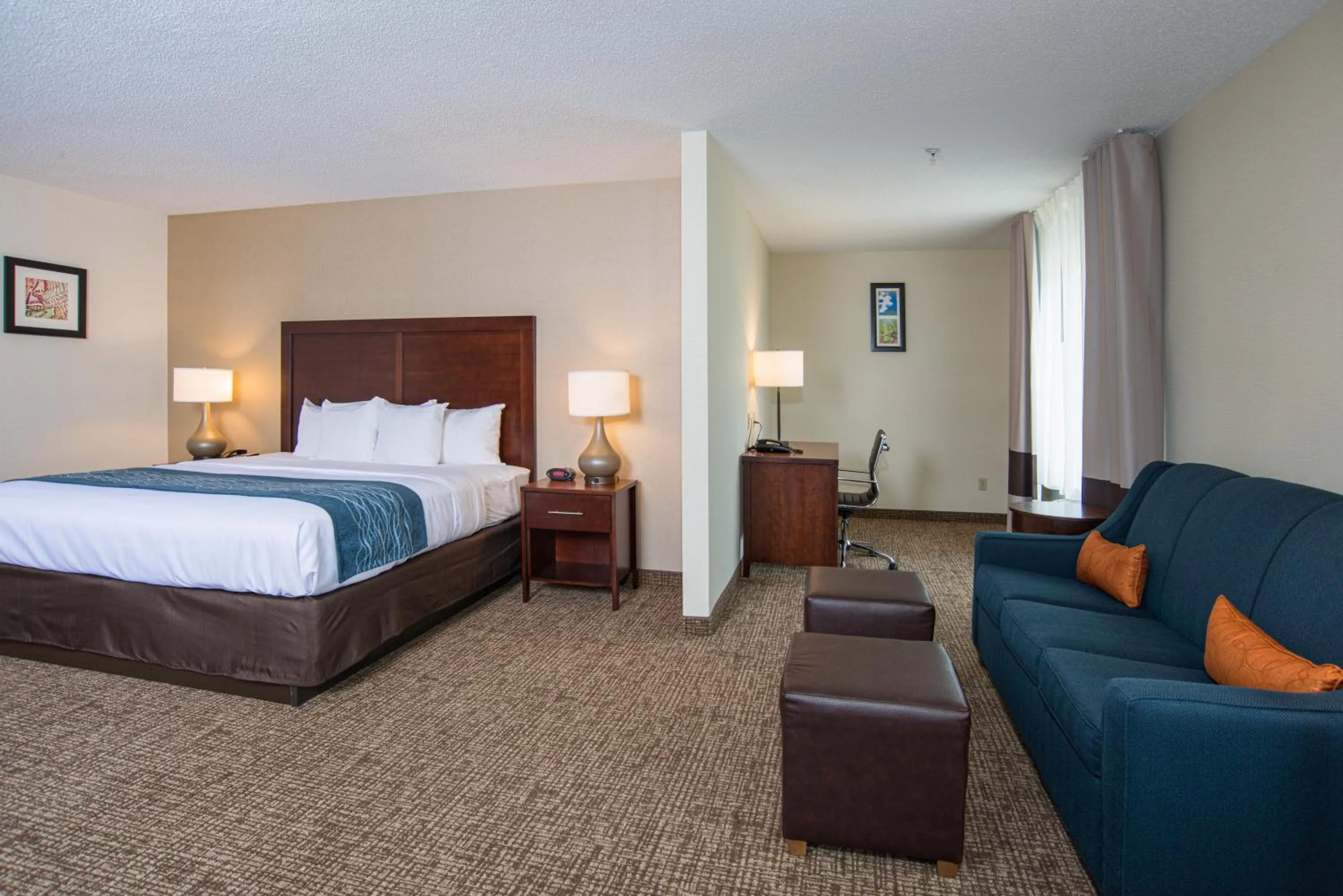 Bed in Comfort Inn Naugatuck-Shelton, CT