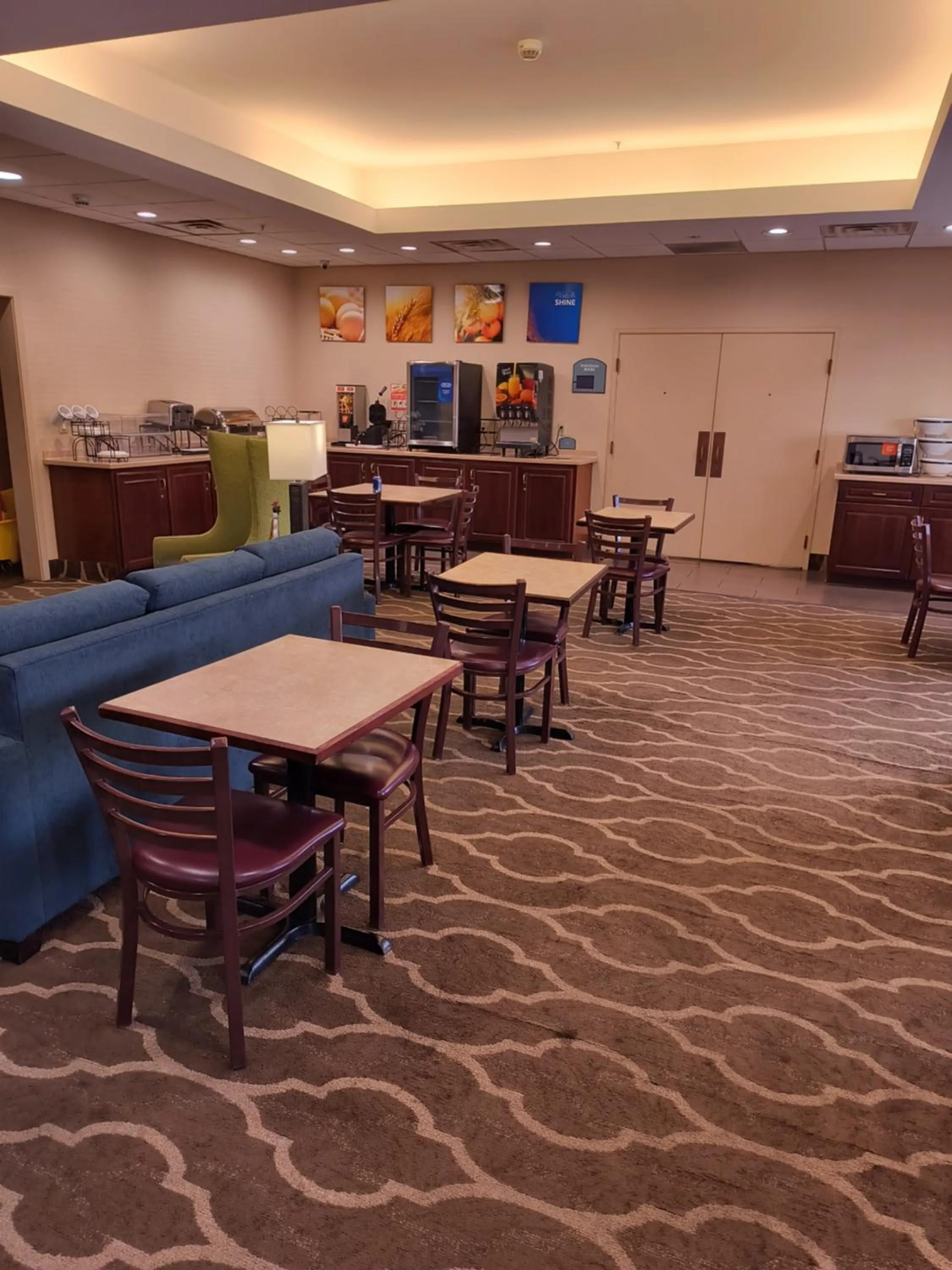 Breakfast in Comfort Inn & Suites