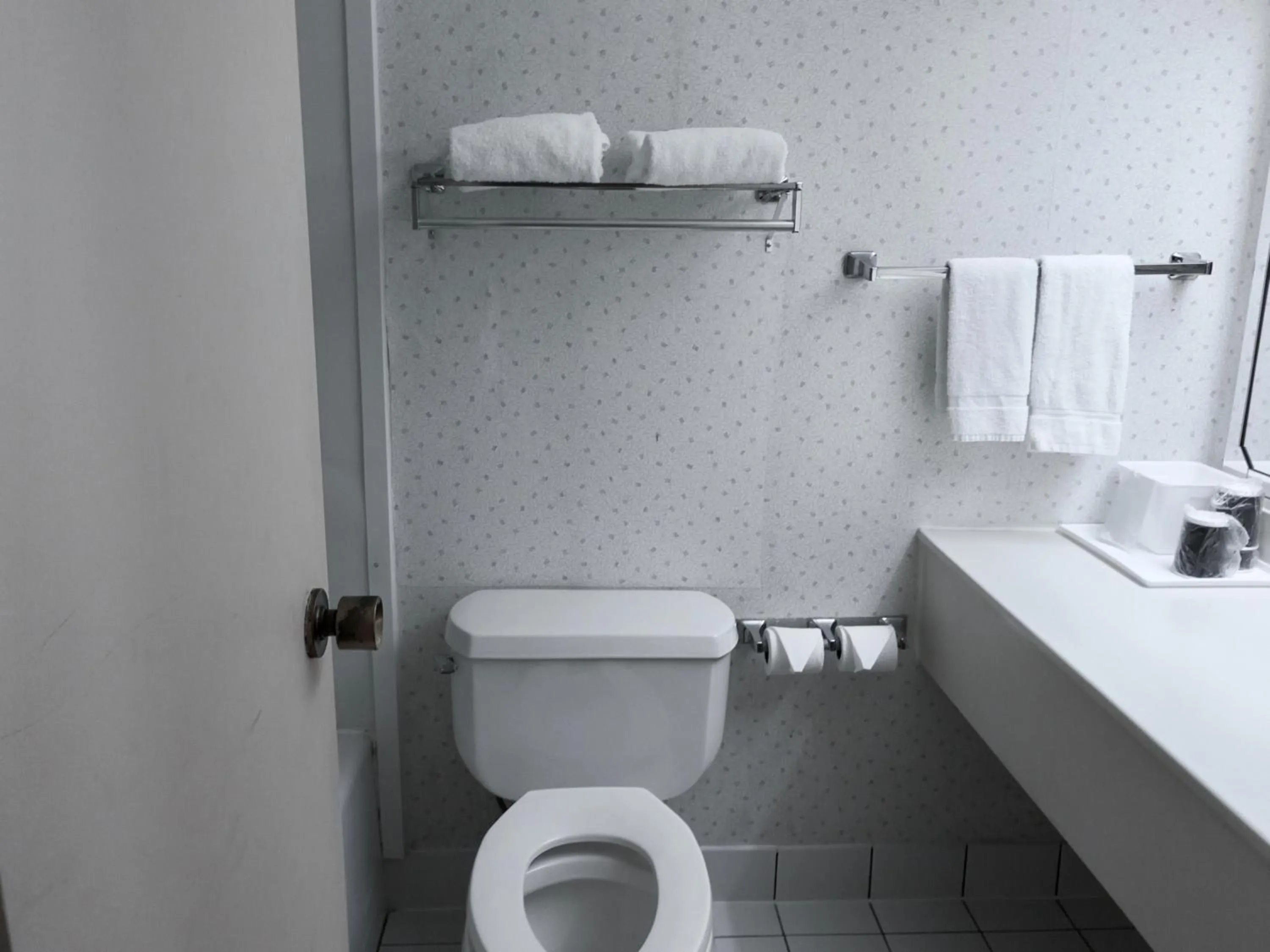 Mystic River Hotel & Suites