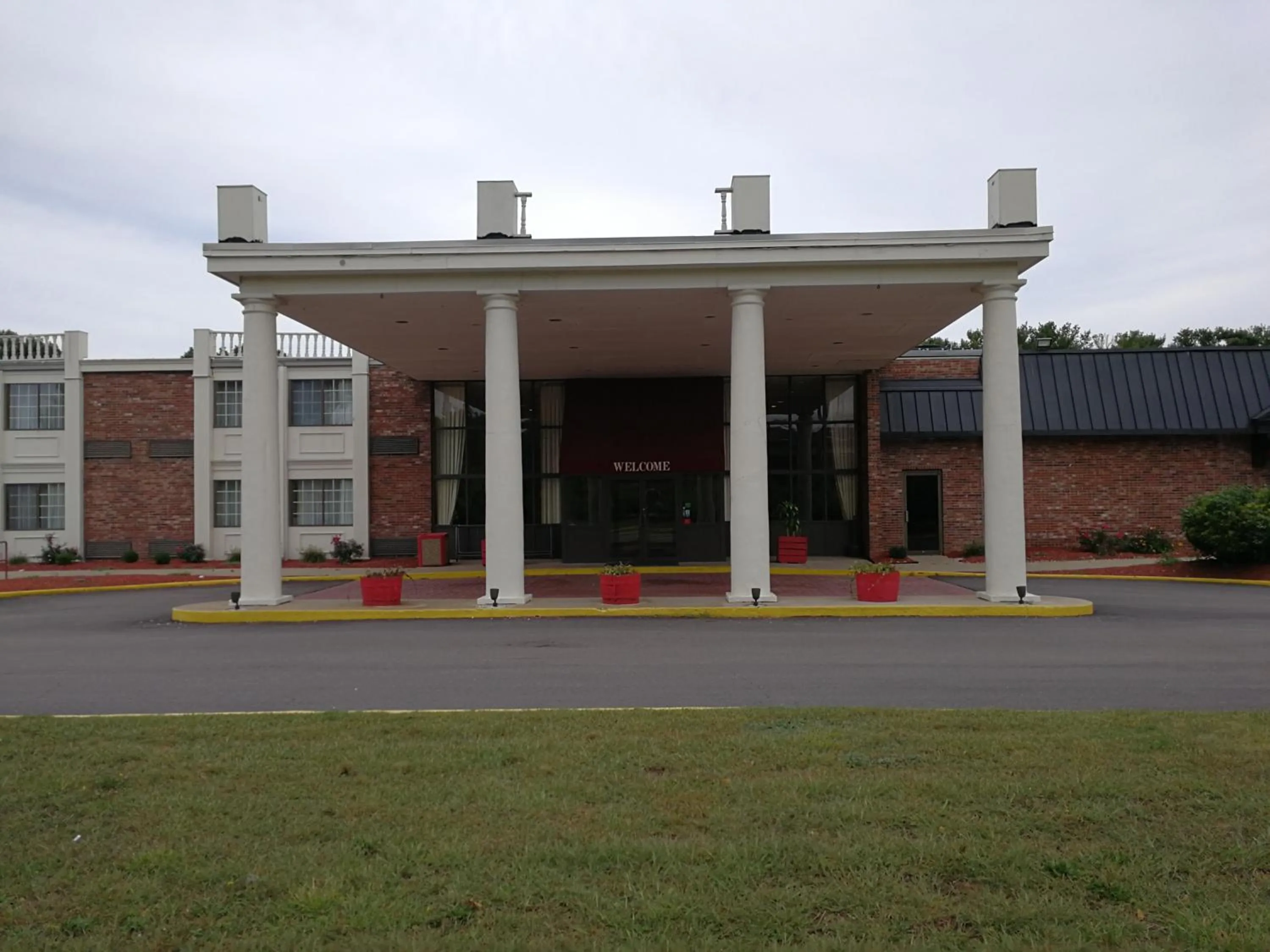 Mystic River Hotel & Suites