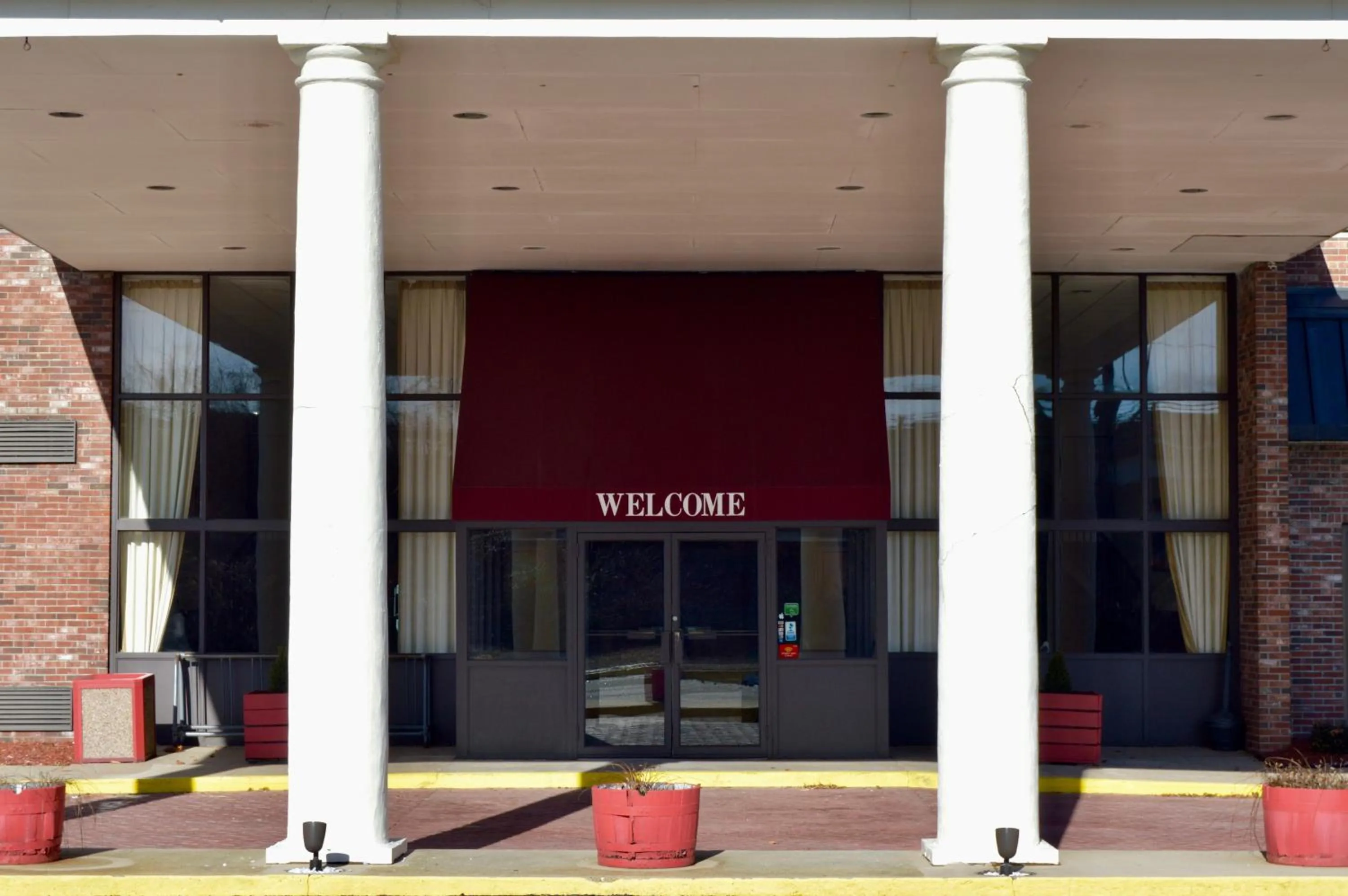 Facade/entrance in Mystic River Hotel & Suites