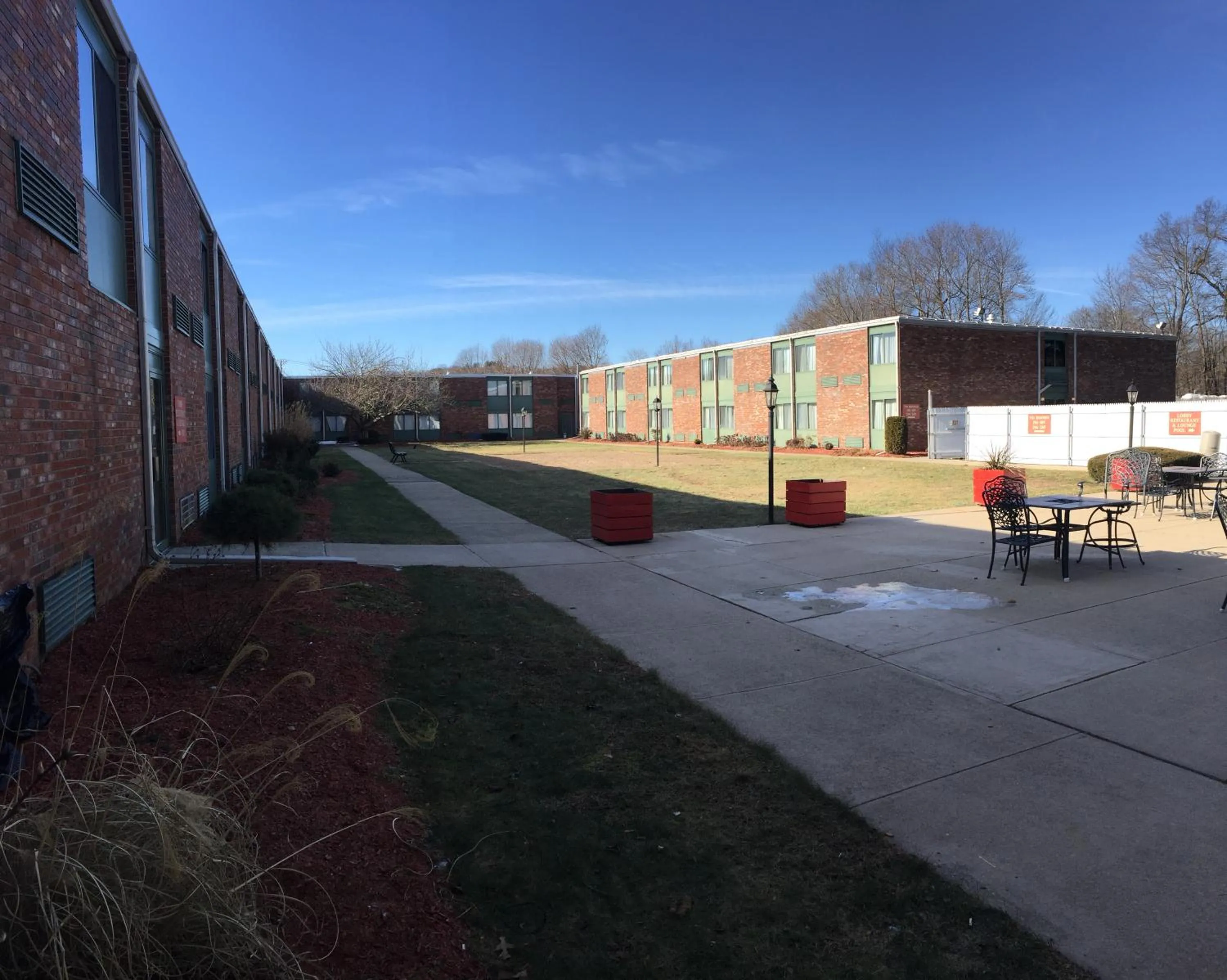 Mystic River Hotel & Suites