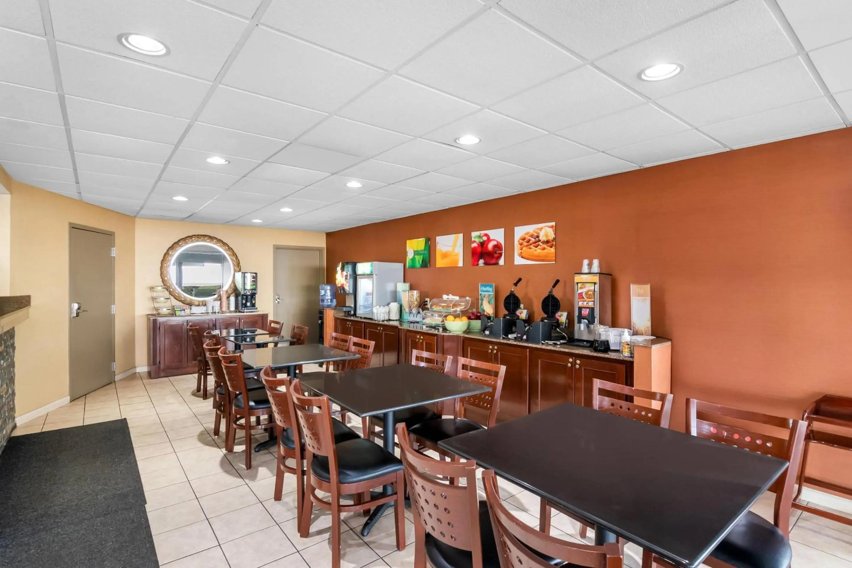 Breakfast in Quality Inn Waterbury East