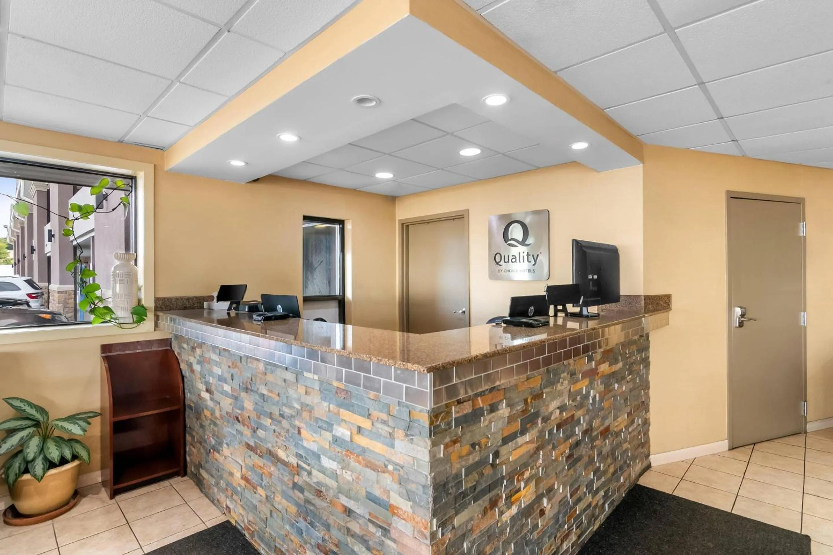 Lobby or reception in Quality Inn Waterbury East