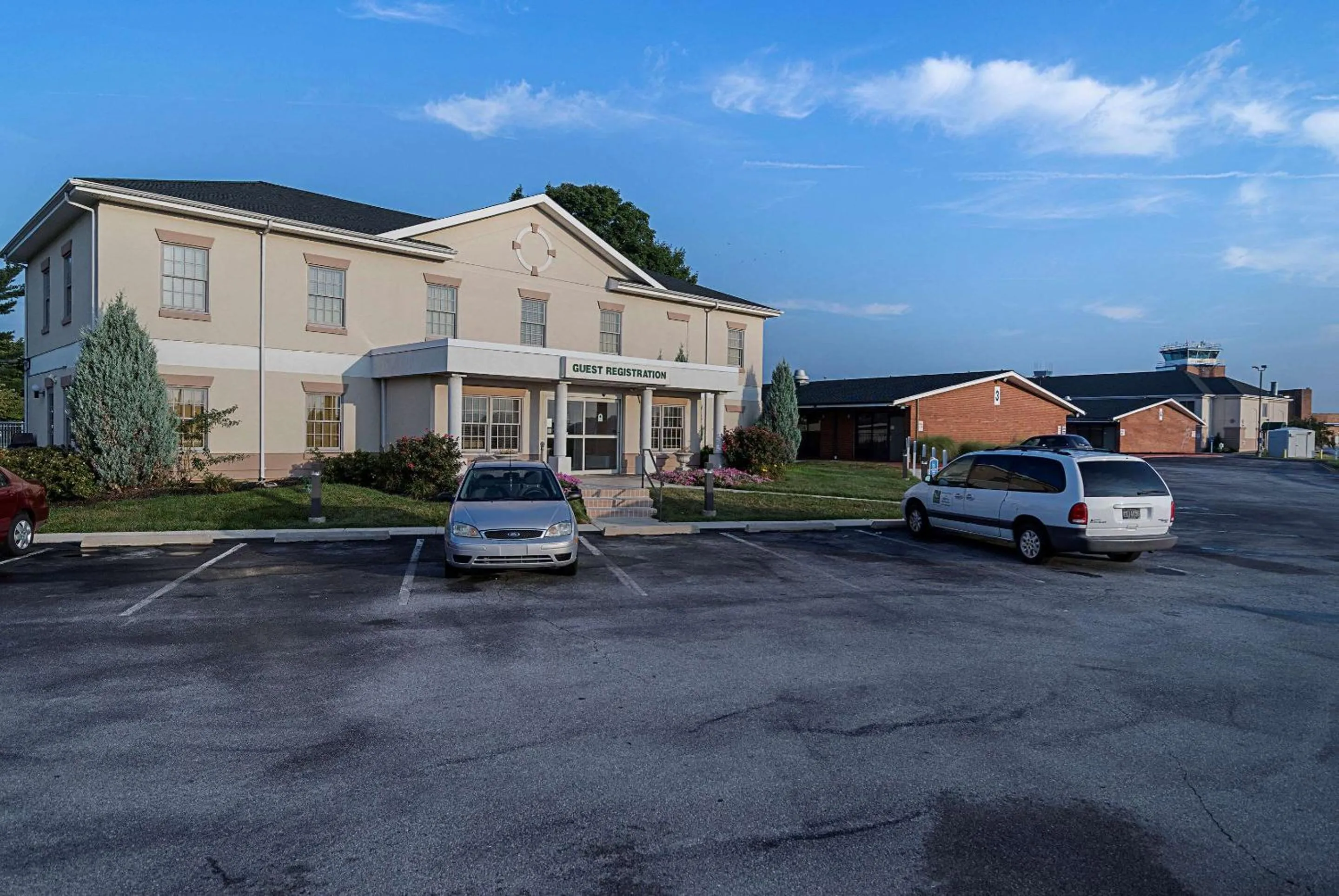 Property Building in Quality Inn & Suites Skyways