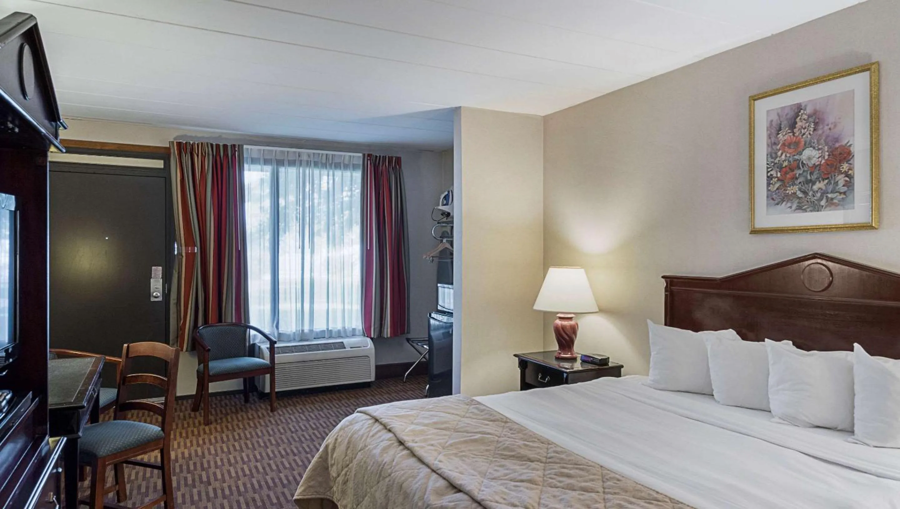 Photo of the whole room in Quality Inn & Suites Skyways