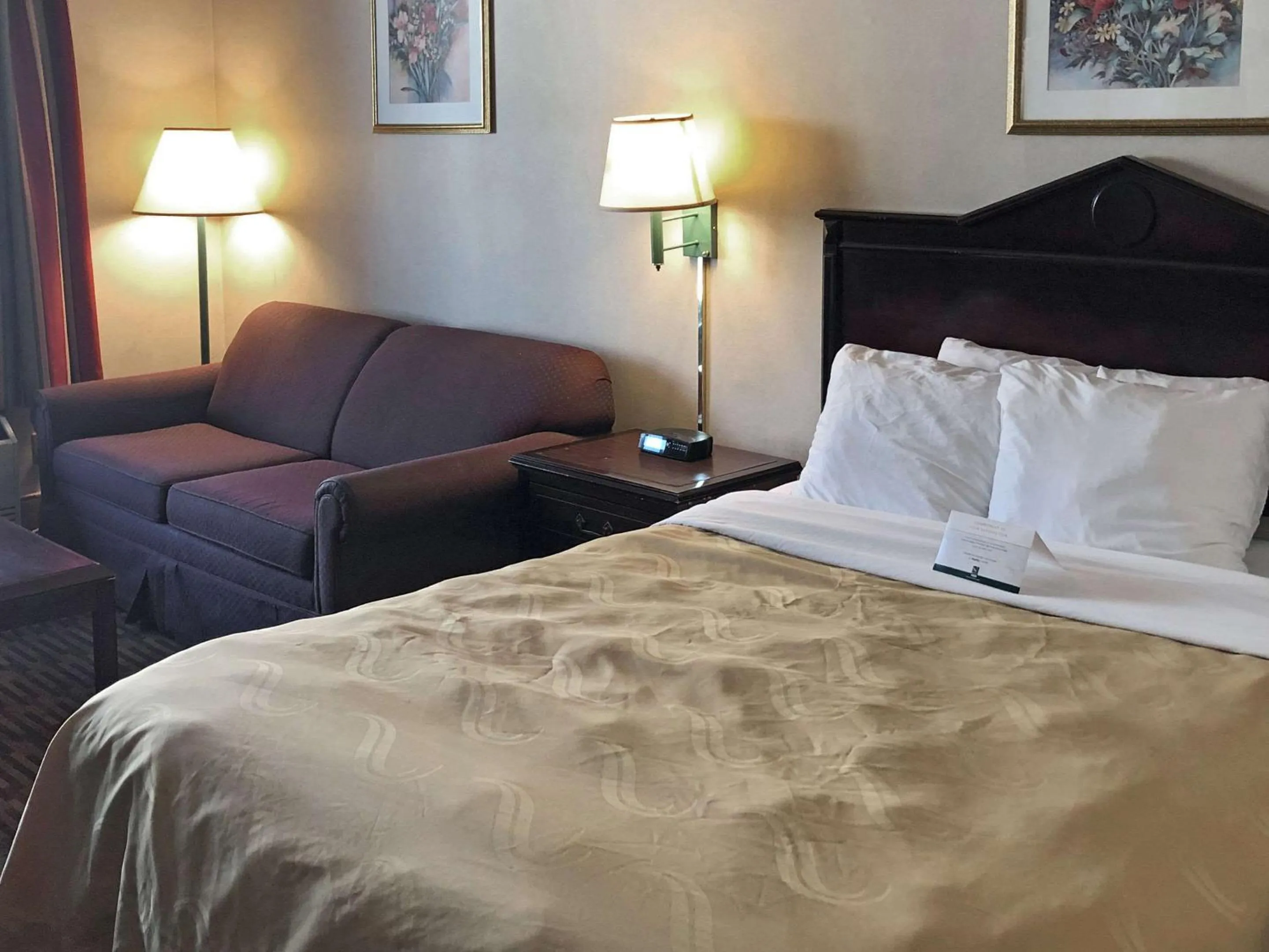 Photo of the whole room in Quality Inn & Suites Skyways