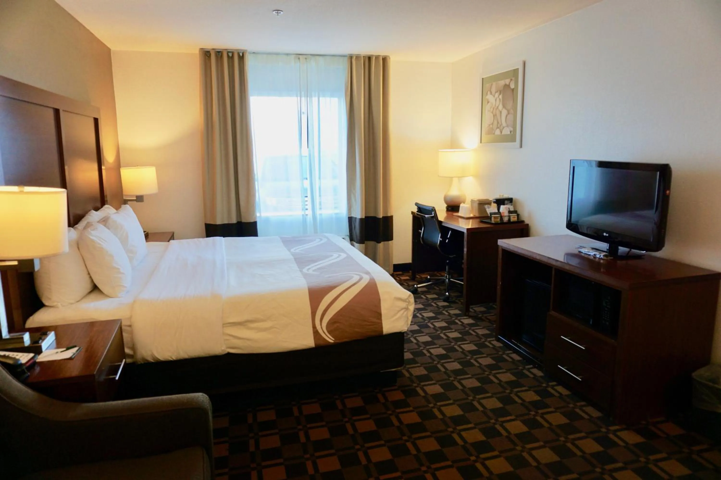 Bed in Quality Inn & Suites Georgetown - Seaford