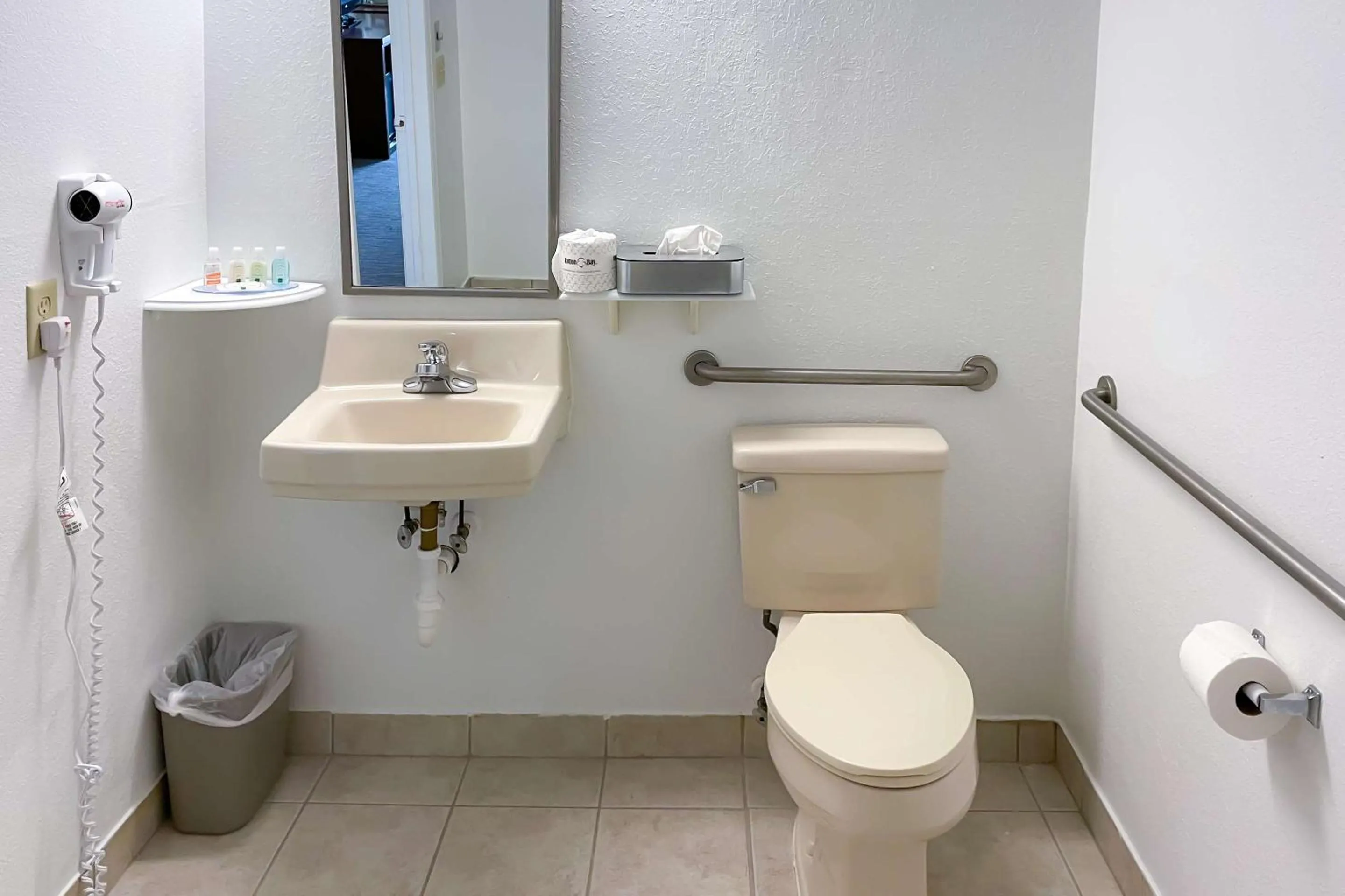 Bedroom in Quality Inn & Suites Georgetown - Seaford