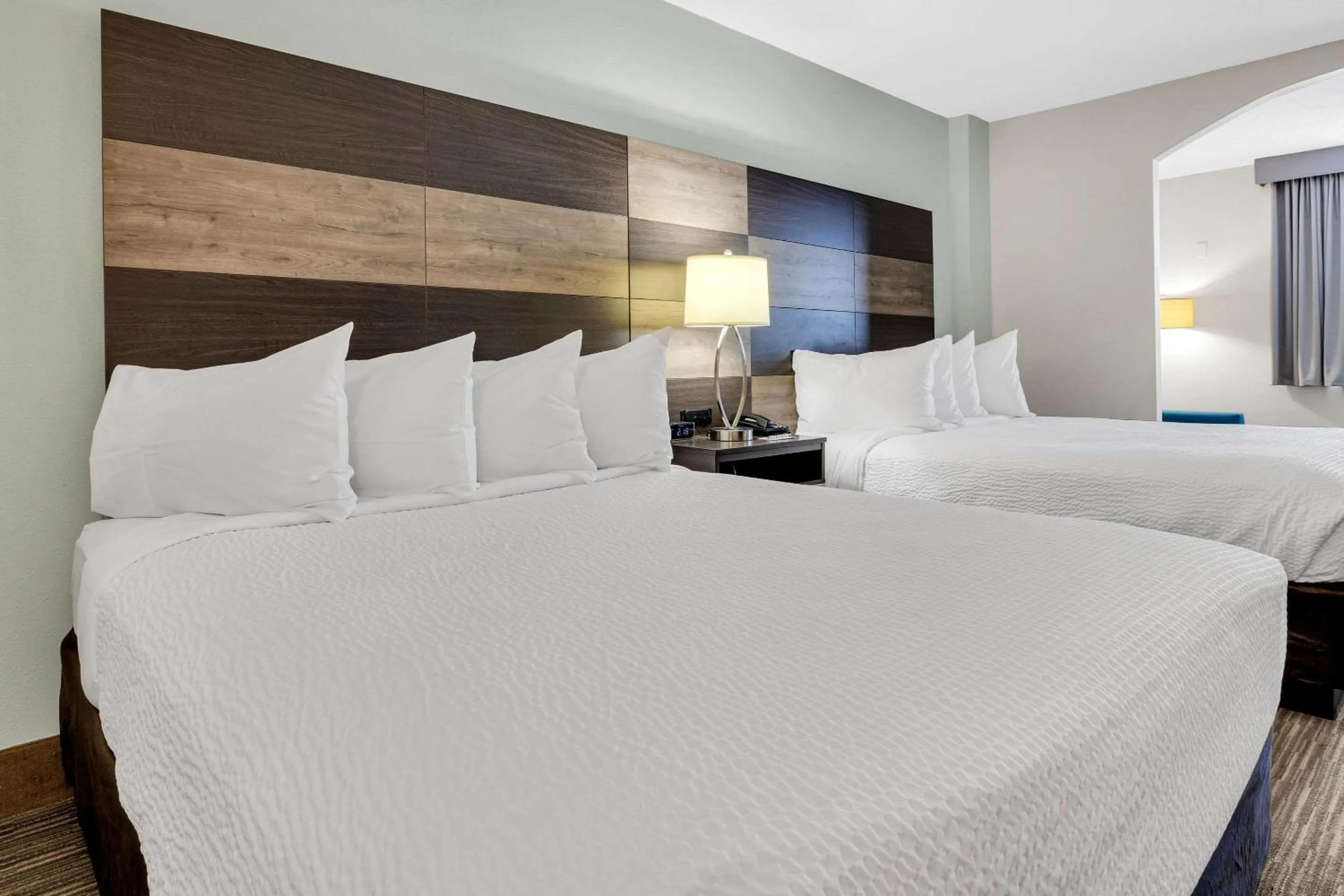 Bedroom, Bed in Country Inn & Suites by Radisson Rehoboth Beach - Dewey