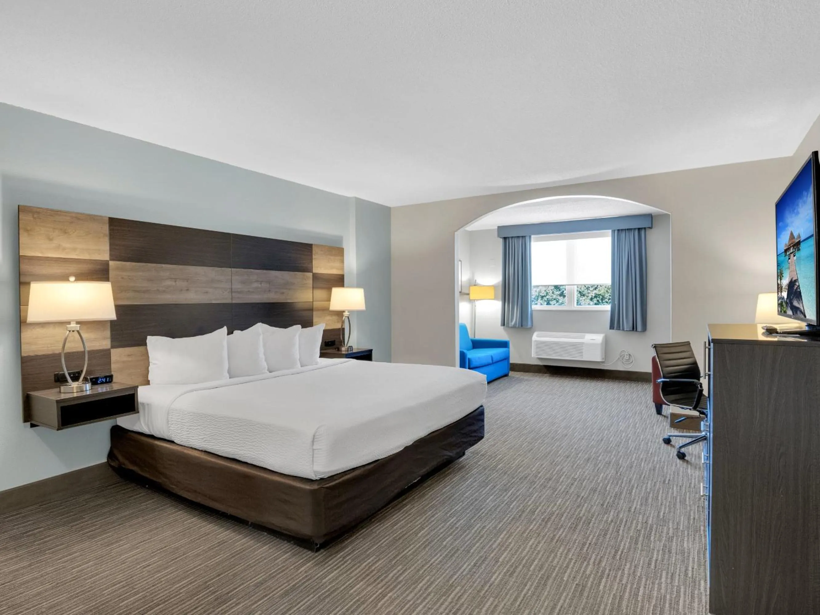 Bedroom, Bed in Country Inn & Suites by Radisson Rehoboth Beach - Dewey