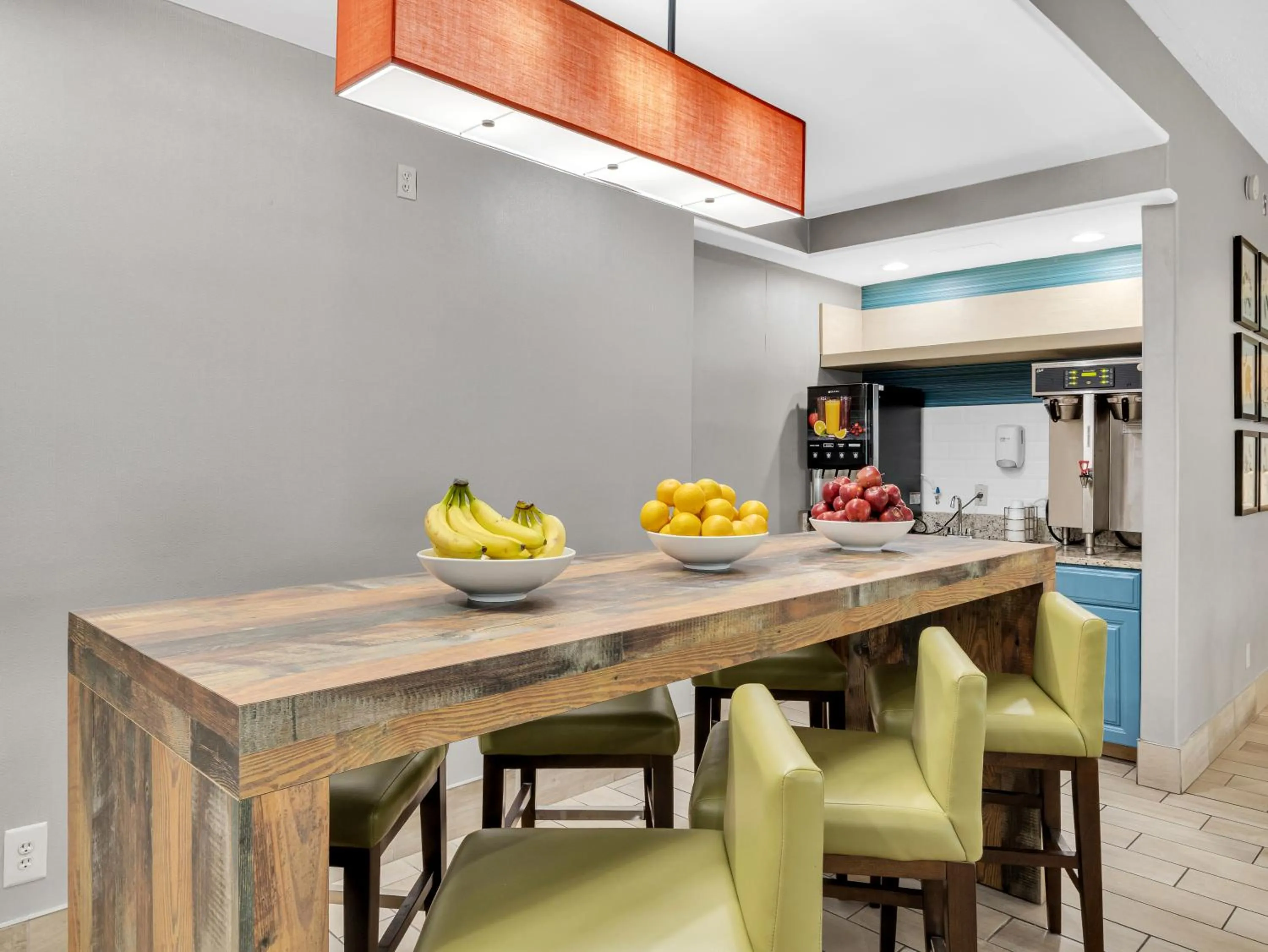 Breakfast in Country Inn & Suites by Radisson Rehoboth Beach - Dewey