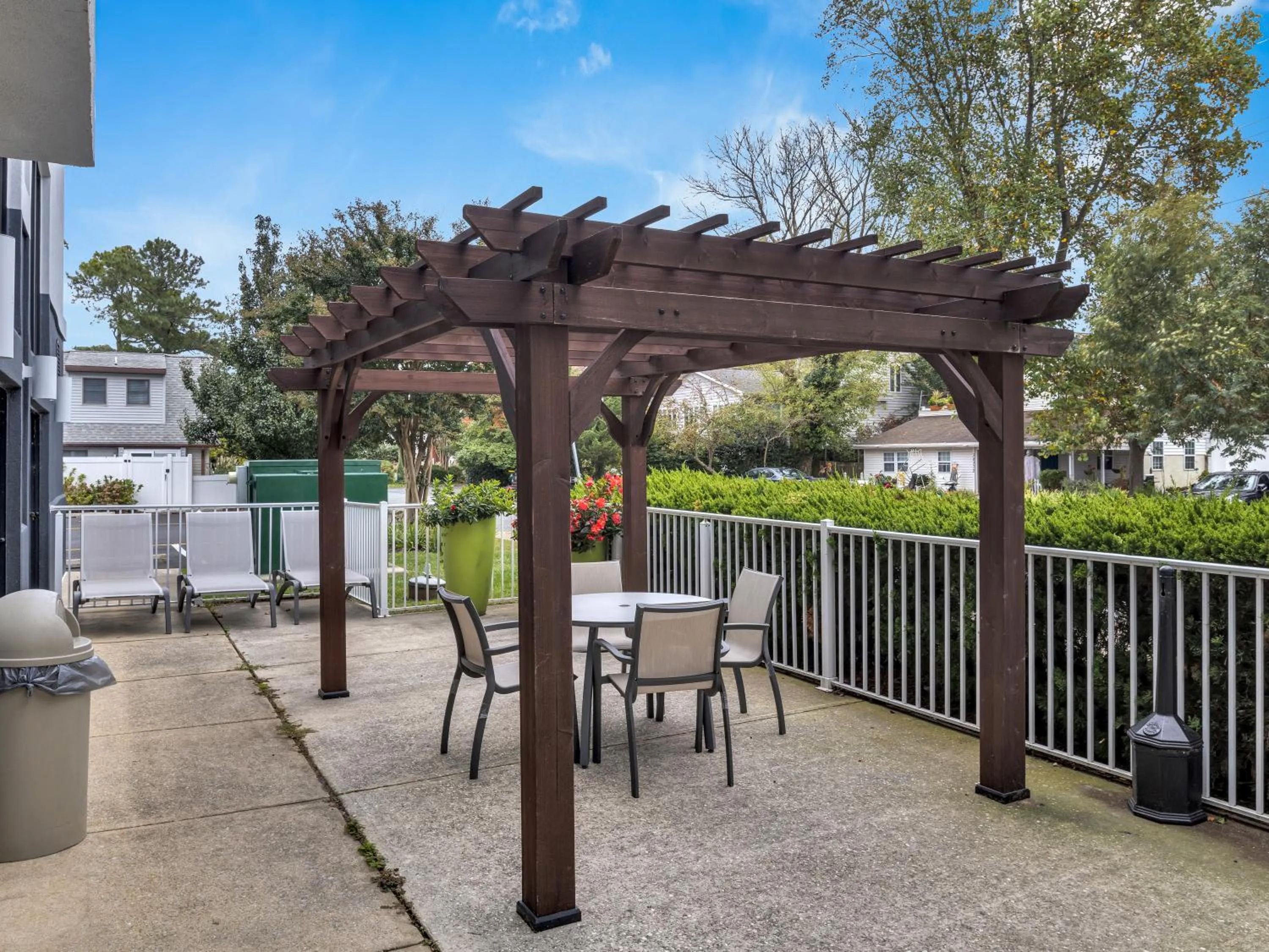 Patio in Country Inn & Suites by Radisson Rehoboth Beach - Dewey
