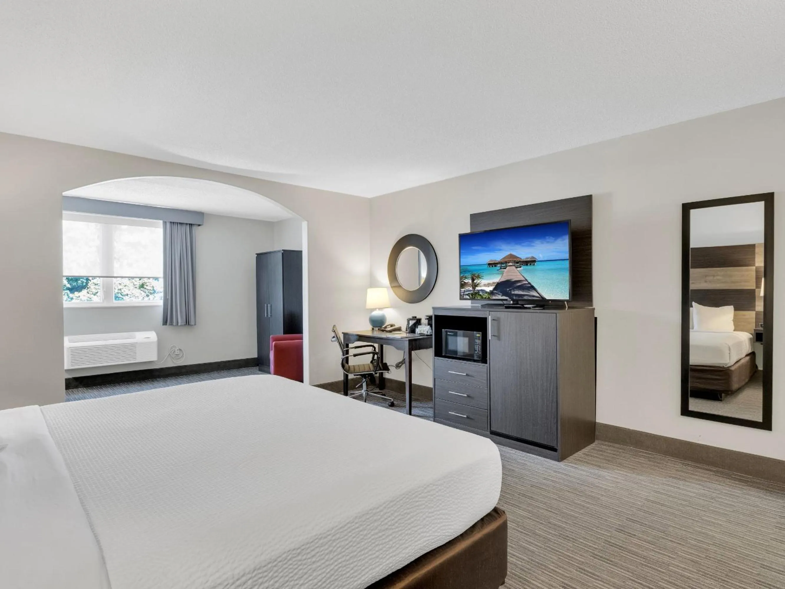 Bedroom, Bed in Country Inn & Suites by Radisson Rehoboth Beach - Dewey