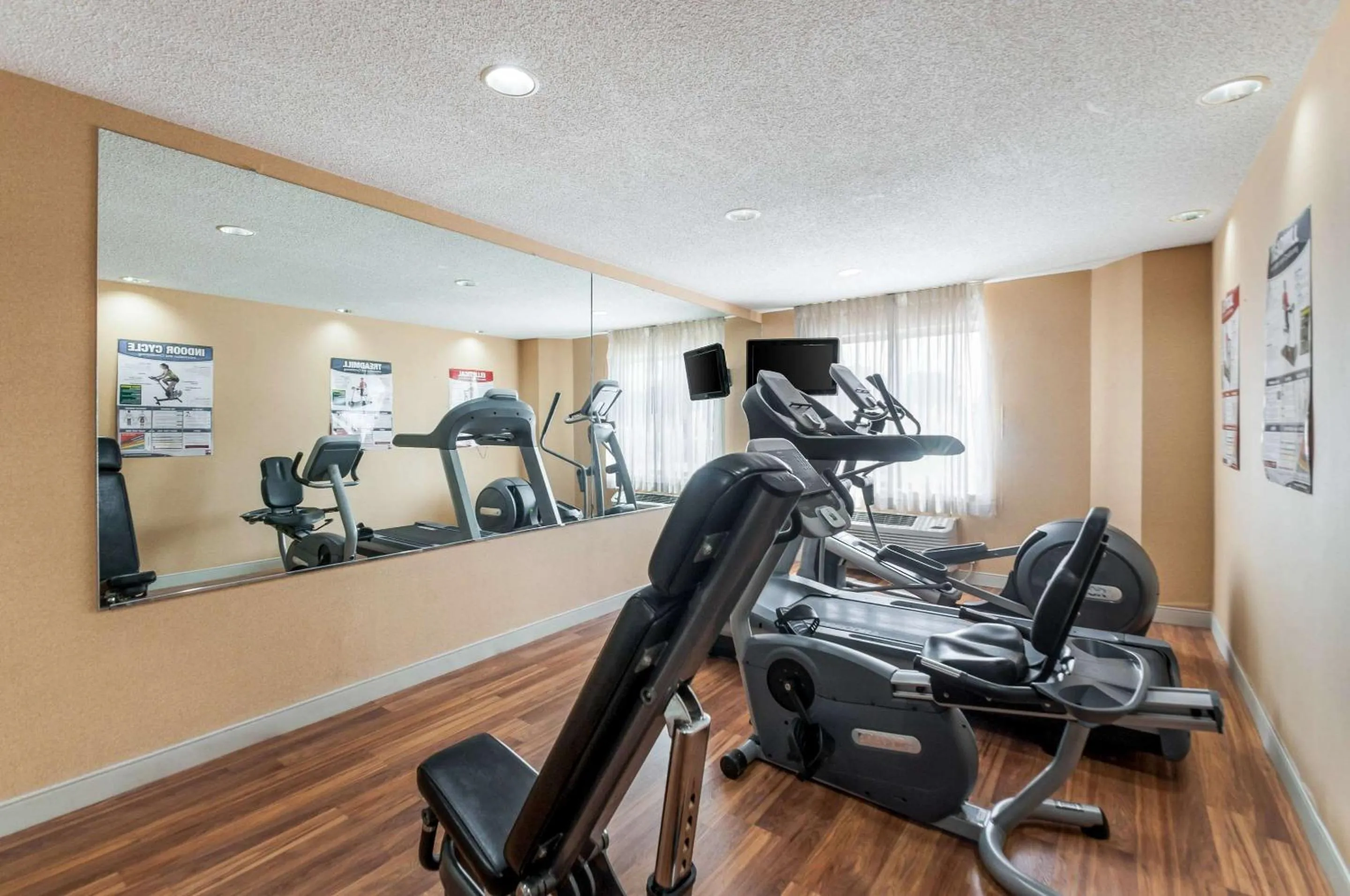 Fitness centre/facilities in Sleep Inn & Suites Rehoboth Beach