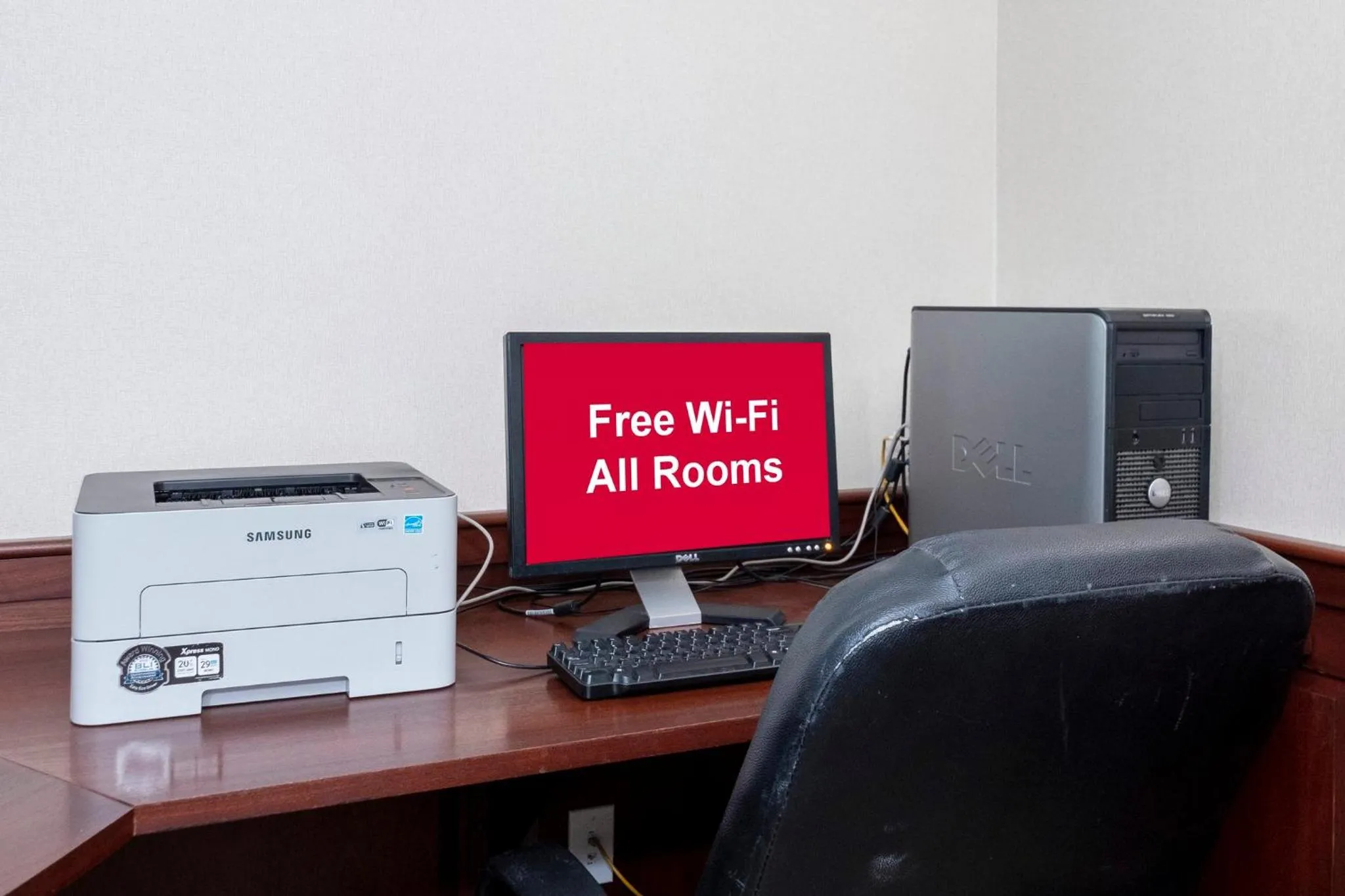 Business facilities in Red Roof Inn & Suites Wilmington – New Castle