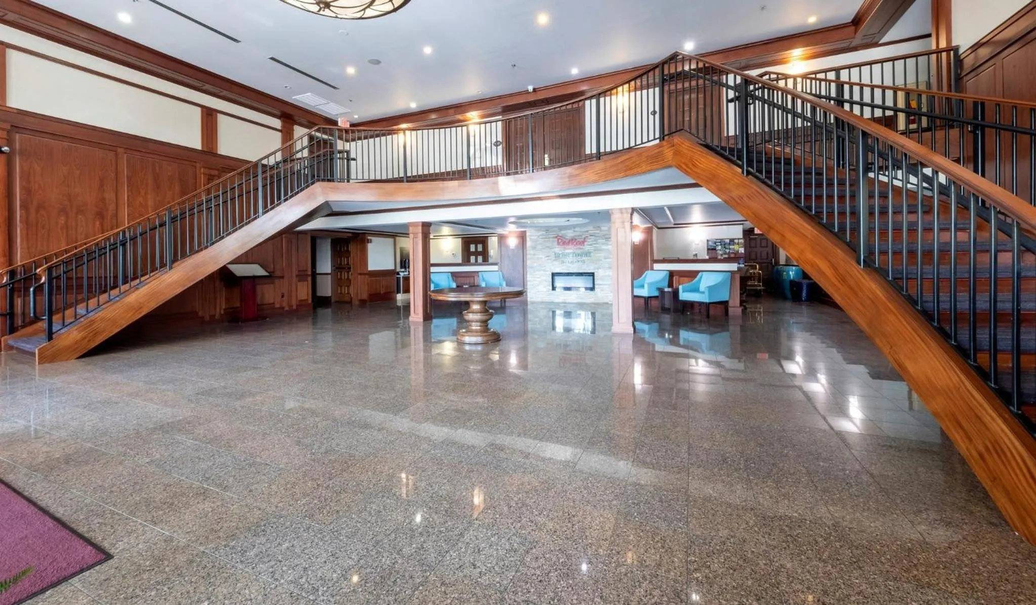 Lobby or reception in Red Roof Inn & Suites Wilmington – New Castle